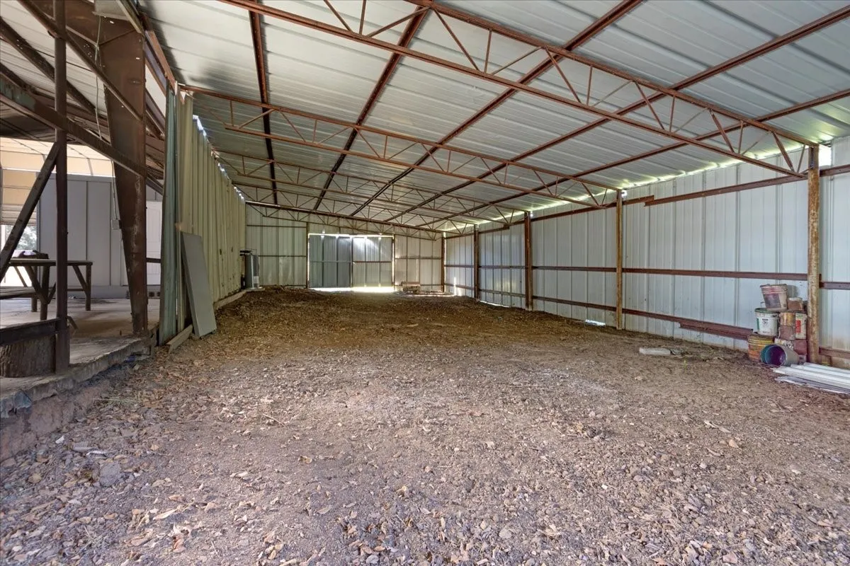 Single Family Residence For Sale in Fannin County , 402 W Sam Rayburn Road, Ector, Texas 75439, 3 Bedrooms, 2 Bathrooms, Garage spaces, 1,206 Sqft, built in 1940, Price $469,000, mls#21218219, Real Estate Agent in Ector, Homes For Sale in Fannin county, Homes For Sale in Ector, Realtor in Ector Texas, Real Estate Brokerage Independent Realty Texas, Luminita Cordes Realtor
