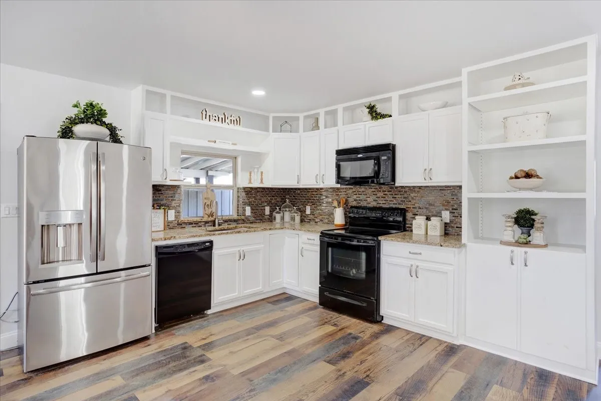Single Family Residence For Sale in Fannin County , 402 W Sam Rayburn Road, Ector, Texas 75439, 3 Bedrooms, 2 Bathrooms, Garage spaces, 1,206 Sqft, built in 1940, Price $469,000, mls#21218219, Real Estate Agent in Ector, Homes For Sale in Fannin county, Homes For Sale in Ector, Realtor in Ector Texas, Real Estate Brokerage Independent Realty Texas, Luminita Cordes Realtor