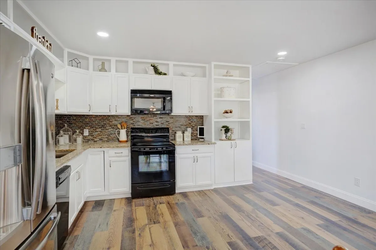 Single Family Residence For Sale in Fannin County , 402 W Sam Rayburn Road, Ector, Texas 75439, 3 Bedrooms, 2 Bathrooms, Garage spaces, 1,206 Sqft, built in 1940, Price $469,000, mls#21218219, Real Estate Agent in Ector, Homes For Sale in Fannin county, Homes For Sale in Ector, Realtor in Ector Texas, Real Estate Brokerage Independent Realty Texas, Luminita Cordes Realtor