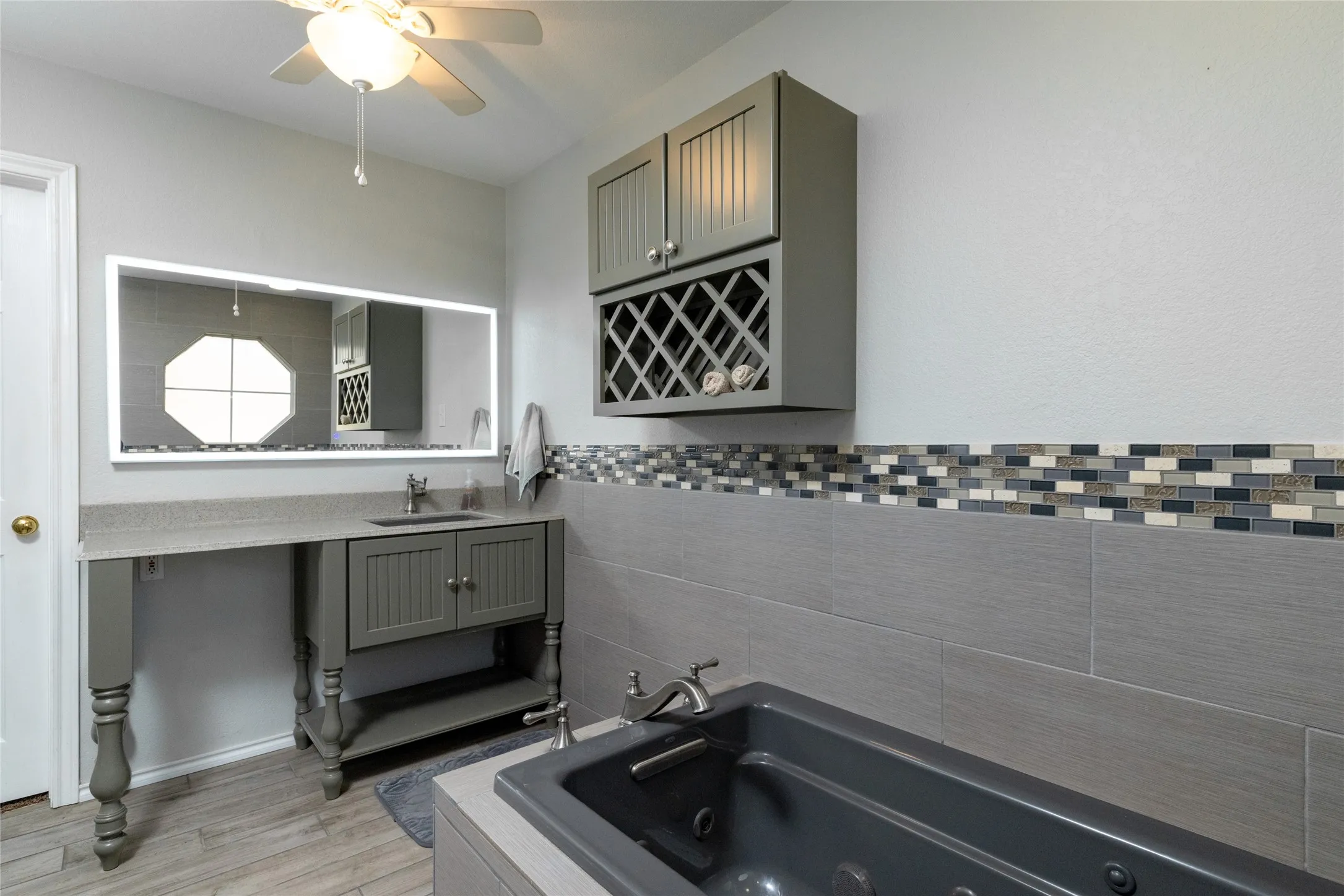 Single Family Residence For Sale in Parker County , 136 Southwinds Drive, Weatherford, Texas 76087, 4 Bedroom, 3 Bathroom, 2 Garage spaces, 2,208 Sqft, built in 1993, mls#21214107, Real Estate Agent in Weatherford, Homes For Sale in Parker county, Homes For Sale in Weatherford, Realtor in Weatherford Texas, Real Estate Brokerage Independent Realty Texas, Luminita Cordes Realtor