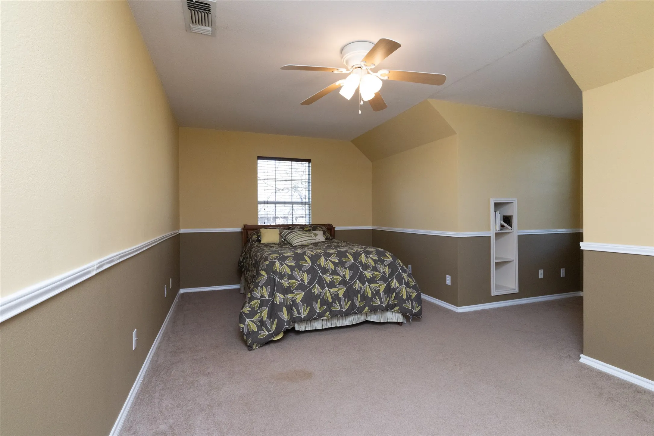 Single Family Residence For Sale in Parker County , 136 Southwinds Drive, Weatherford, Texas 76087, 4 Bedroom, 3 Bathroom, 2 Garage spaces, 2,208 Sqft, built in 1993, mls#21214107, Real Estate Agent in Weatherford, Homes For Sale in Parker county, Homes For Sale in Weatherford, Realtor in Weatherford Texas, Real Estate Brokerage Independent Realty Texas, Luminita Cordes Realtor