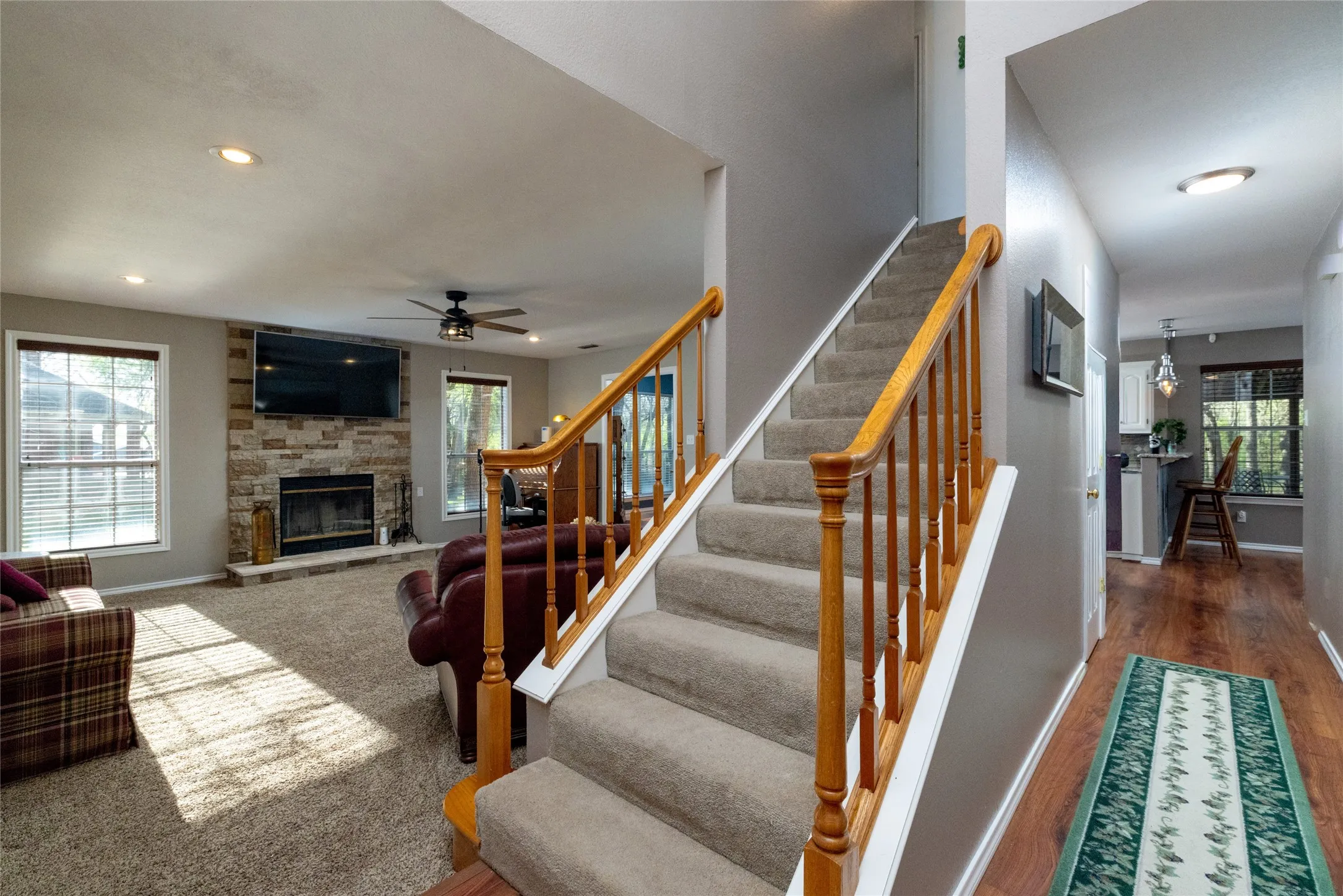 Single Family Residence For Sale in Parker County , 136 Southwinds Drive, Weatherford, Texas 76087, 4 Bedroom, 3 Bathroom, 2 Garage spaces, 2,208 Sqft, built in 1993, mls#21214107, Real Estate Agent in Weatherford, Homes For Sale in Parker county, Homes For Sale in Weatherford, Realtor in Weatherford Texas, Real Estate Brokerage Independent Realty Texas, Luminita Cordes Realtor