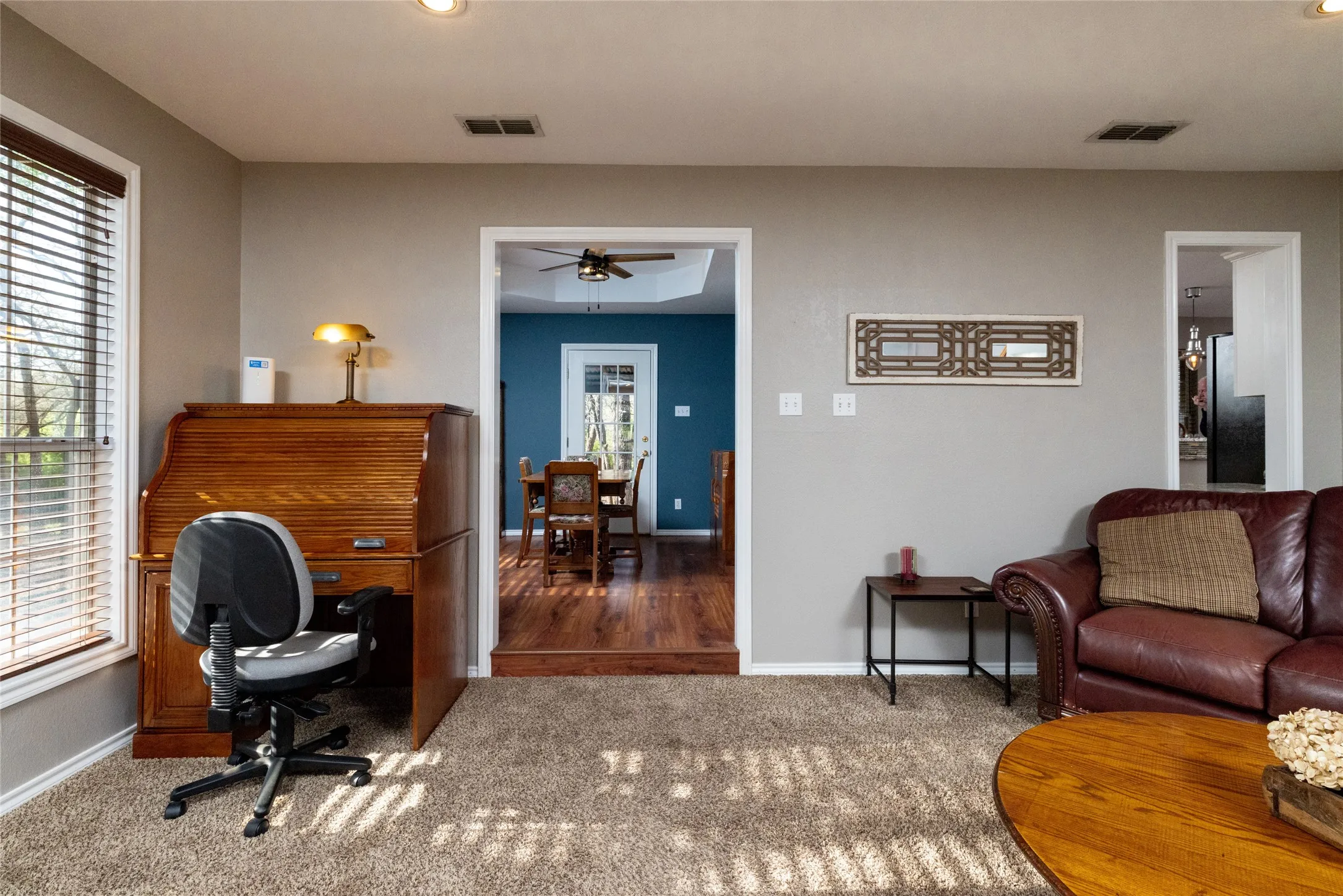 Single Family Residence For Sale in Parker County , 136 Southwinds Drive, Weatherford, Texas 76087, 4 Bedroom, 3 Bathroom, 2 Garage spaces, 2,208 Sqft, built in 1993, mls#21214107, Real Estate Agent in Weatherford, Homes For Sale in Parker county, Homes For Sale in Weatherford, Realtor in Weatherford Texas, Real Estate Brokerage Independent Realty Texas, Luminita Cordes Realtor