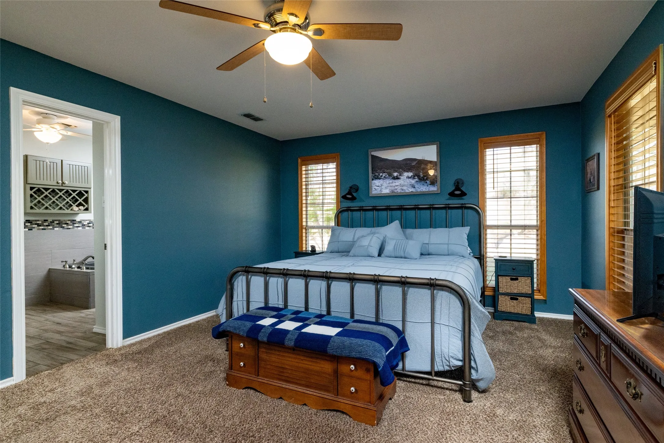 Single Family Residence For Sale in Parker County , 136 Southwinds Drive, Weatherford, Texas 76087, 4 Bedroom, 3 Bathroom, 2 Garage spaces, 2,208 Sqft, built in 1993, mls#21214107, Real Estate Agent in Weatherford, Homes For Sale in Parker county, Homes For Sale in Weatherford, Realtor in Weatherford Texas, Real Estate Brokerage Independent Realty Texas, Luminita Cordes Realtor
