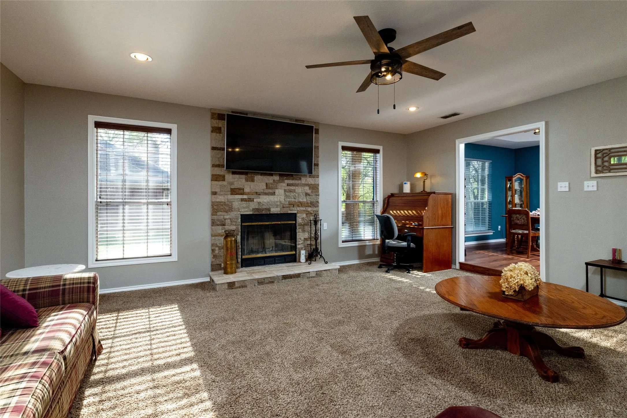 Single Family Residence For Sale in Parker County , 136 Southwinds Drive, Weatherford, Texas 76087, 4 Bedroom, 3 Bathroom, 2 Garage spaces, 2,208 Sqft, built in 1993, mls#21214107, Real Estate Agent in Weatherford, Homes For Sale in Parker county, Homes For Sale in Weatherford, Realtor in Weatherford Texas, Real Estate Brokerage Independent Realty Texas, Luminita Cordes Realtor
