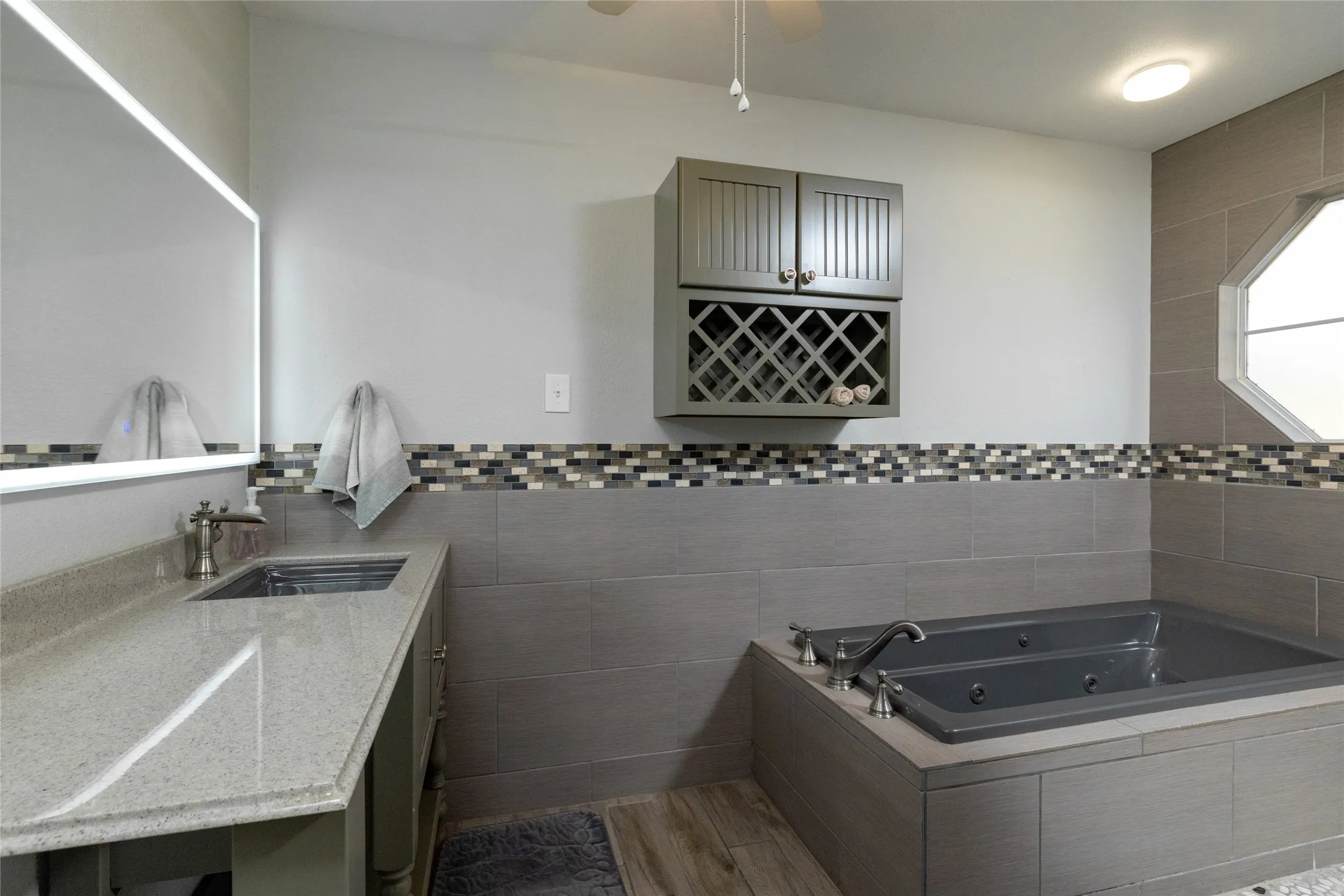 Single Family Residence For Sale in Parker County , 136 Southwinds Drive, Weatherford, Texas 76087, 4 Bedroom, 3 Bathroom, 2 Garage spaces, 2,208 Sqft, built in 1993, mls#21214107, Real Estate Agent in Weatherford, Homes For Sale in Parker county, Homes For Sale in Weatherford, Realtor in Weatherford Texas, Real Estate Brokerage Independent Realty Texas, Luminita Cordes Realtor