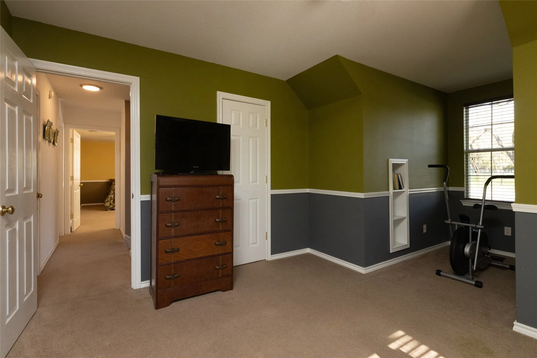 Single Family Residence For Sale in Parker County , 136 Southwinds Drive, Weatherford, Texas 76087, 4 Bedroom, 3 Bathroom, 2 Garage spaces, 2,208 Sqft, built in 1993, mls#21214107, Real Estate Agent in Weatherford, Homes For Sale in Parker county, Homes For Sale in Weatherford, Realtor in Weatherford Texas, Real Estate Brokerage Independent Realty Texas, Luminita Cordes Realtor