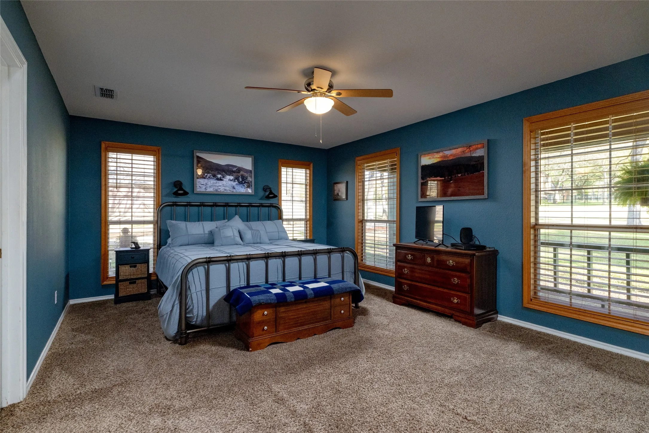 Single Family Residence For Sale in Parker County , 136 Southwinds Drive, Weatherford, Texas 76087, 4 Bedroom, 3 Bathroom, 2 Garage spaces, 2,208 Sqft, built in 1993, mls#21214107, Real Estate Agent in Weatherford, Homes For Sale in Parker county, Homes For Sale in Weatherford, Realtor in Weatherford Texas, Real Estate Brokerage Independent Realty Texas, Luminita Cordes Realtor