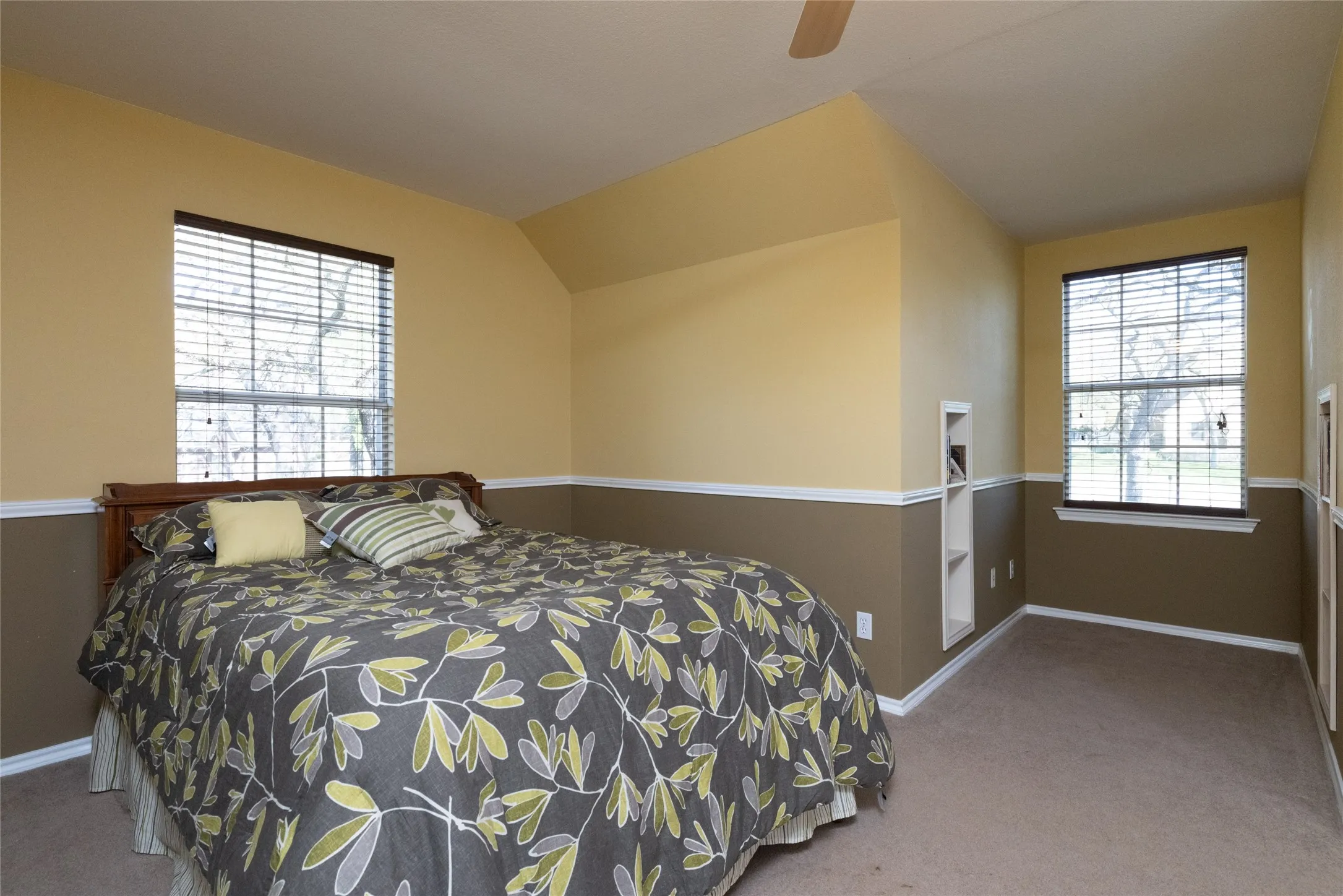 Single Family Residence For Sale in Parker County , 136 Southwinds Drive, Weatherford, Texas 76087, 4 Bedroom, 3 Bathroom, 2 Garage spaces, 2,208 Sqft, built in 1993, mls#21214107, Real Estate Agent in Weatherford, Homes For Sale in Parker county, Homes For Sale in Weatherford, Realtor in Weatherford Texas, Real Estate Brokerage Independent Realty Texas, Luminita Cordes Realtor