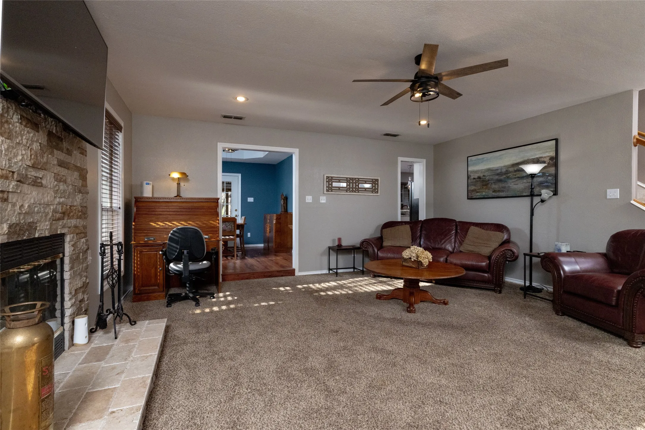 Single Family Residence For Sale in Parker County , 136 Southwinds Drive, Weatherford, Texas 76087, 4 Bedroom, 3 Bathroom, 2 Garage spaces, 2,208 Sqft, built in 1993, mls#21214107, Real Estate Agent in Weatherford, Homes For Sale in Parker county, Homes For Sale in Weatherford, Realtor in Weatherford Texas, Real Estate Brokerage Independent Realty Texas, Luminita Cordes Realtor