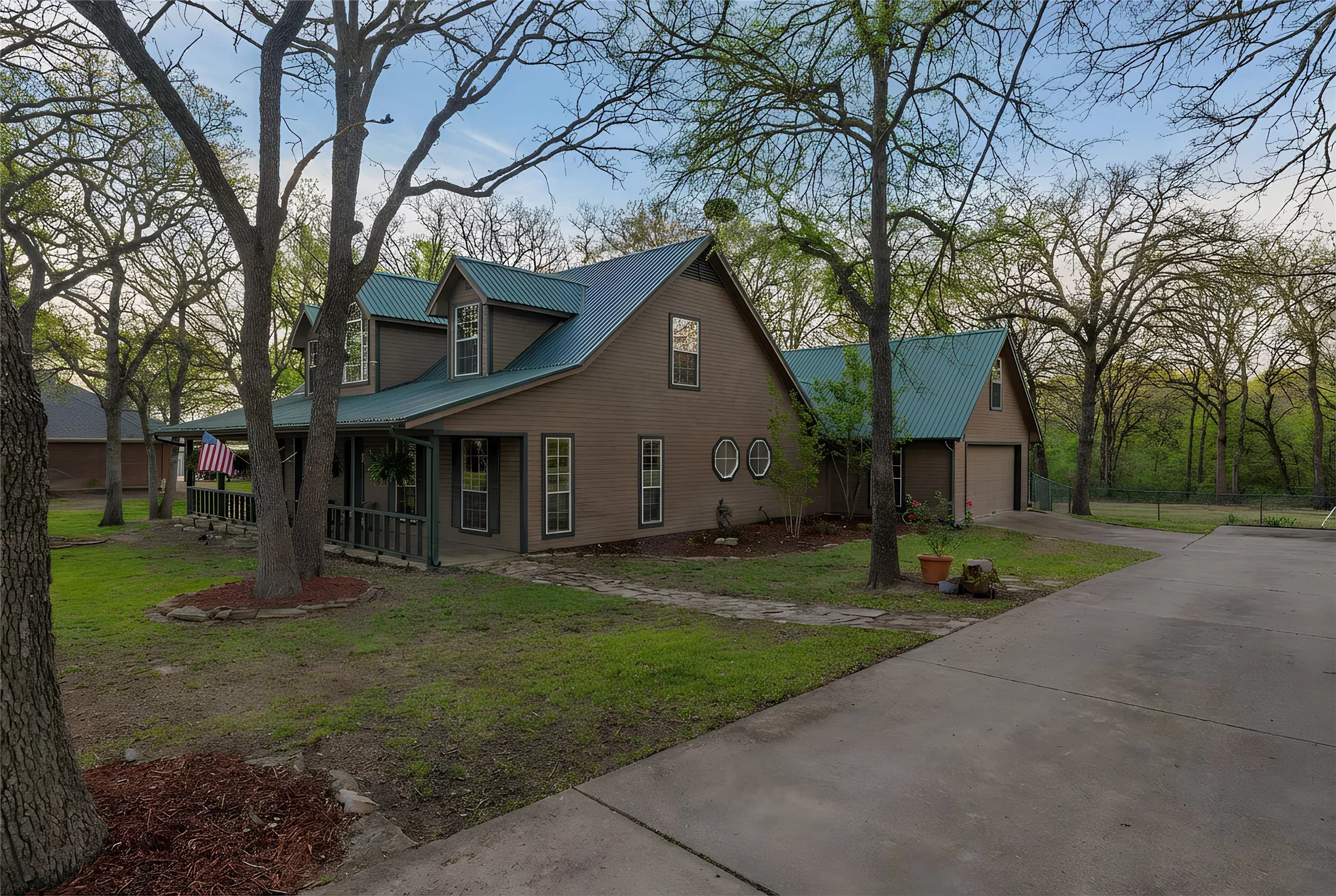 Single Family Residence For Sale in Parker County , 136 Southwinds Drive, Weatherford, Texas 76087, 4 Bedroom, 3 Bathroom, 2 Garage spaces, 2,208 Sqft, built in 1993, mls#21214107, Real Estate Agent in Weatherford, Homes For Sale in Parker county, Homes For Sale in Weatherford, Realtor in Weatherford Texas, Real Estate Brokerage Independent Realty Texas, Luminita Cordes Realtor