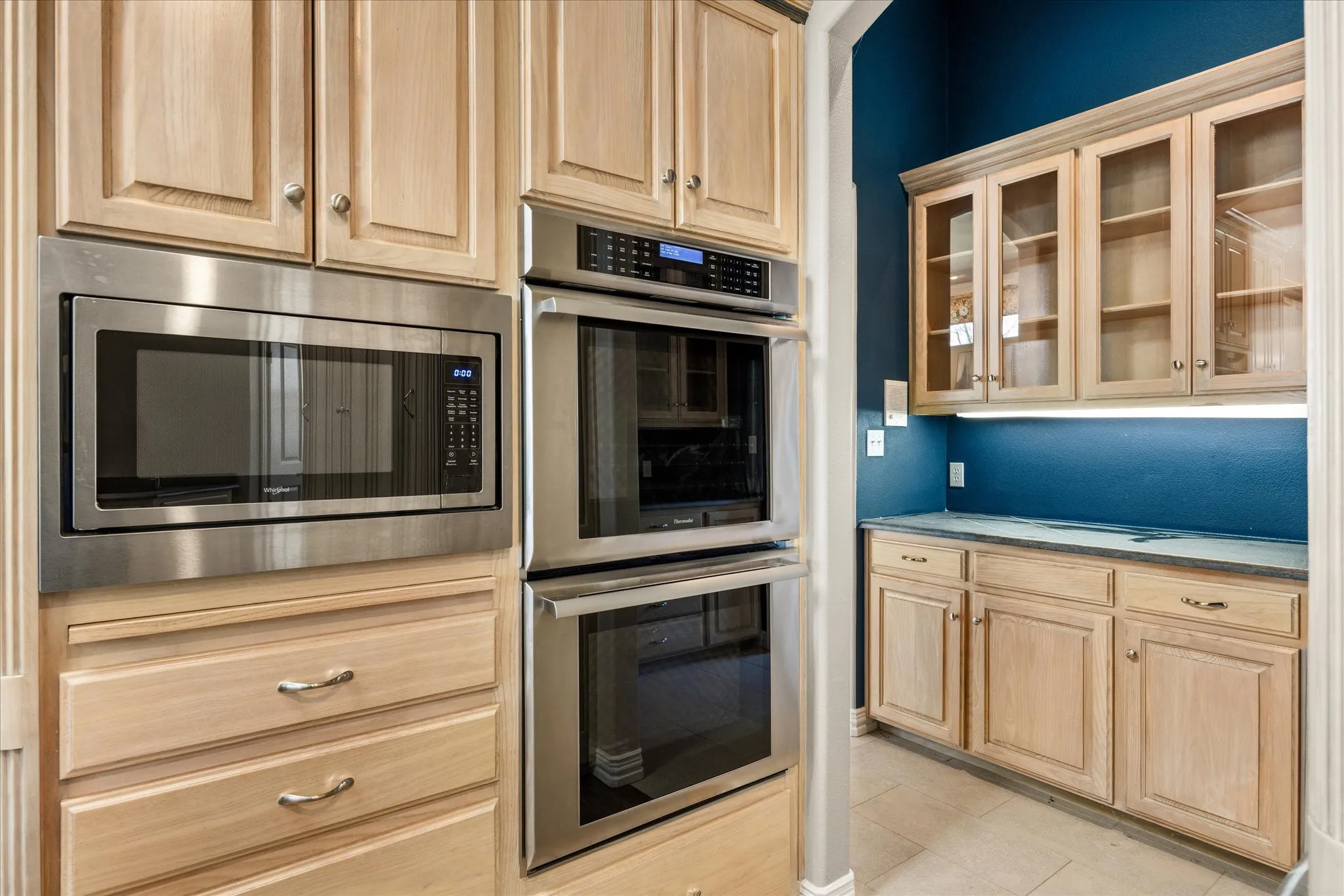 Single Family Residence For Sale in Hood County , 2306 Winton Terrace Court, Granbury, Texas 76048, 5 Bedroom, 5 Bathroom, 5 Garage spaces, 5,489 Sqft, built in 1997, Preowned, mls#21210556, Real Estate Agent in Granbury, Homes For Sale in Hood county, Homes For Sale in Granbury, Realtor in Granbury Texas, Real Estate Brokerage Independent Realty Texas, Luminita Cordes Realtor