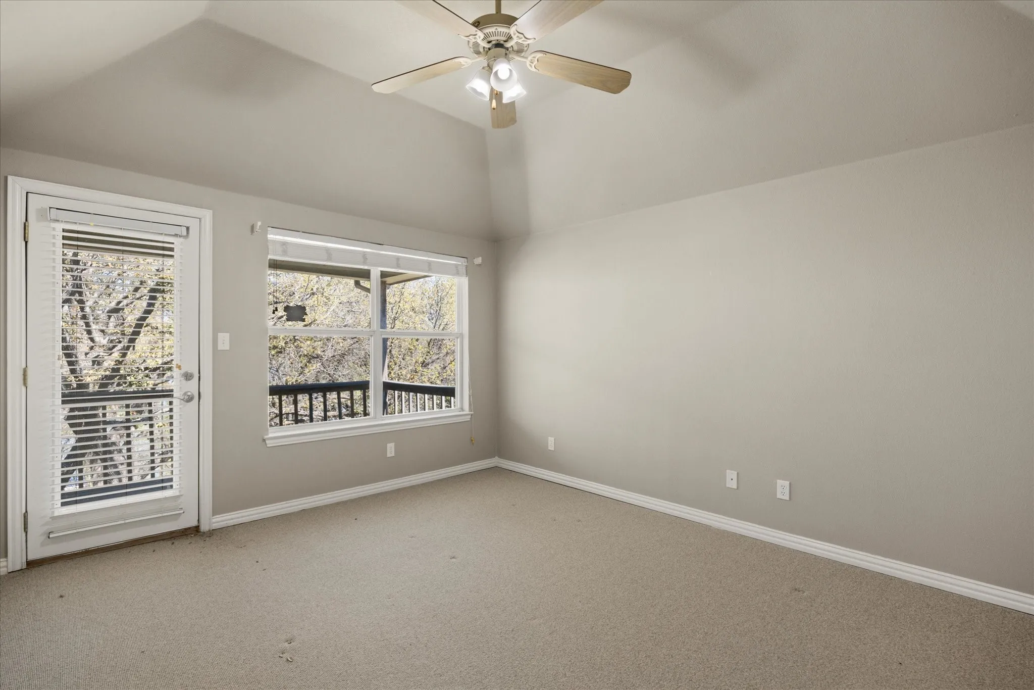 Single Family Residence For Sale in Hood County , 2306 Winton Terrace Court, Granbury, Texas 76048, 5 Bedroom, 5 Bathroom, 5 Garage spaces, 5,489 Sqft, built in 1997, Preowned, mls#21210556, Real Estate Agent in Granbury, Homes For Sale in Hood county, Homes For Sale in Granbury, Realtor in Granbury Texas, Real Estate Brokerage Independent Realty Texas, Luminita Cordes Realtor