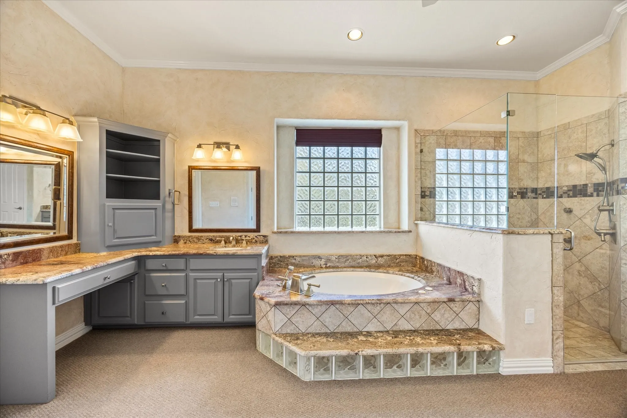 Single Family Residence For Sale in Hood County , 2306 Winton Terrace Court, Granbury, Texas 76048, 5 Bedroom, 5 Bathroom, 5 Garage spaces, 5,489 Sqft, built in 1997, Preowned, mls#21210556, Real Estate Agent in Granbury, Homes For Sale in Hood county, Homes For Sale in Granbury, Realtor in Granbury Texas, Real Estate Brokerage Independent Realty Texas, Luminita Cordes Realtor