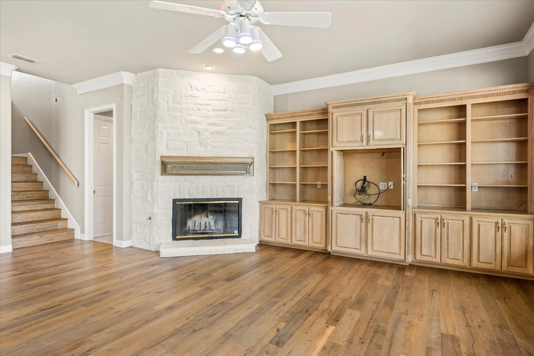 Single Family Residence For Sale in Hood County , 2306 Winton Terrace Court, Granbury, Texas 76048, 5 Bedroom, 5 Bathroom, 5 Garage spaces, 5,489 Sqft, built in 1997, Preowned, mls#21210556, Real Estate Agent in Granbury, Homes For Sale in Hood county, Homes For Sale in Granbury, Realtor in Granbury Texas, Real Estate Brokerage Independent Realty Texas, Luminita Cordes Realtor