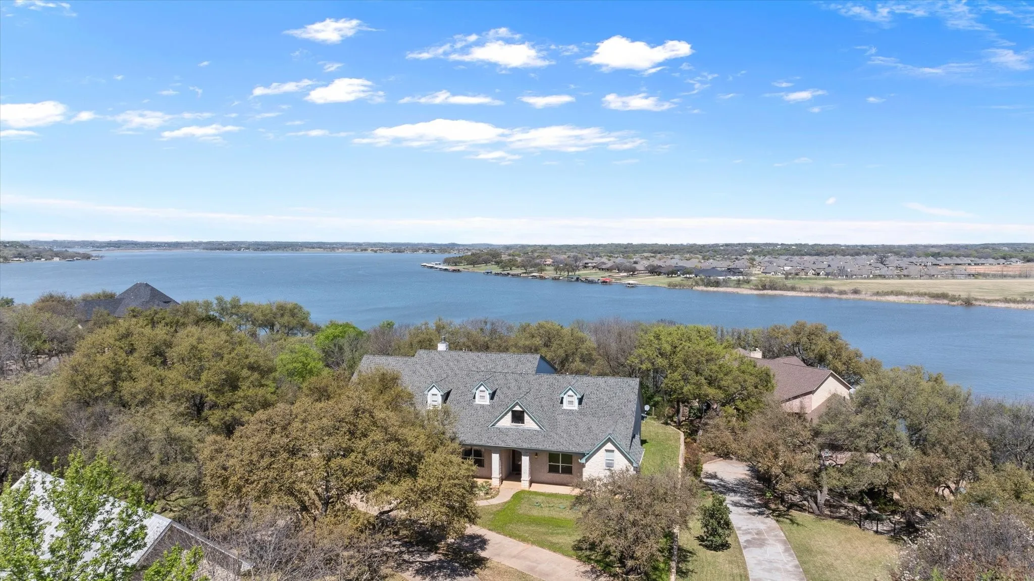 Single Family Residence For Sale in Hood County , 2306 Winton Terrace Court, Granbury, Texas 76048, 5 Bedroom, 5 Bathroom, 5 Garage spaces, 5,489 Sqft, built in 1997, Preowned, mls#21210556, Real Estate Agent in Granbury, Homes For Sale in Hood county, Homes For Sale in Granbury, Realtor in Granbury Texas, Real Estate Brokerage Independent Realty Texas, Luminita Cordes Realtor