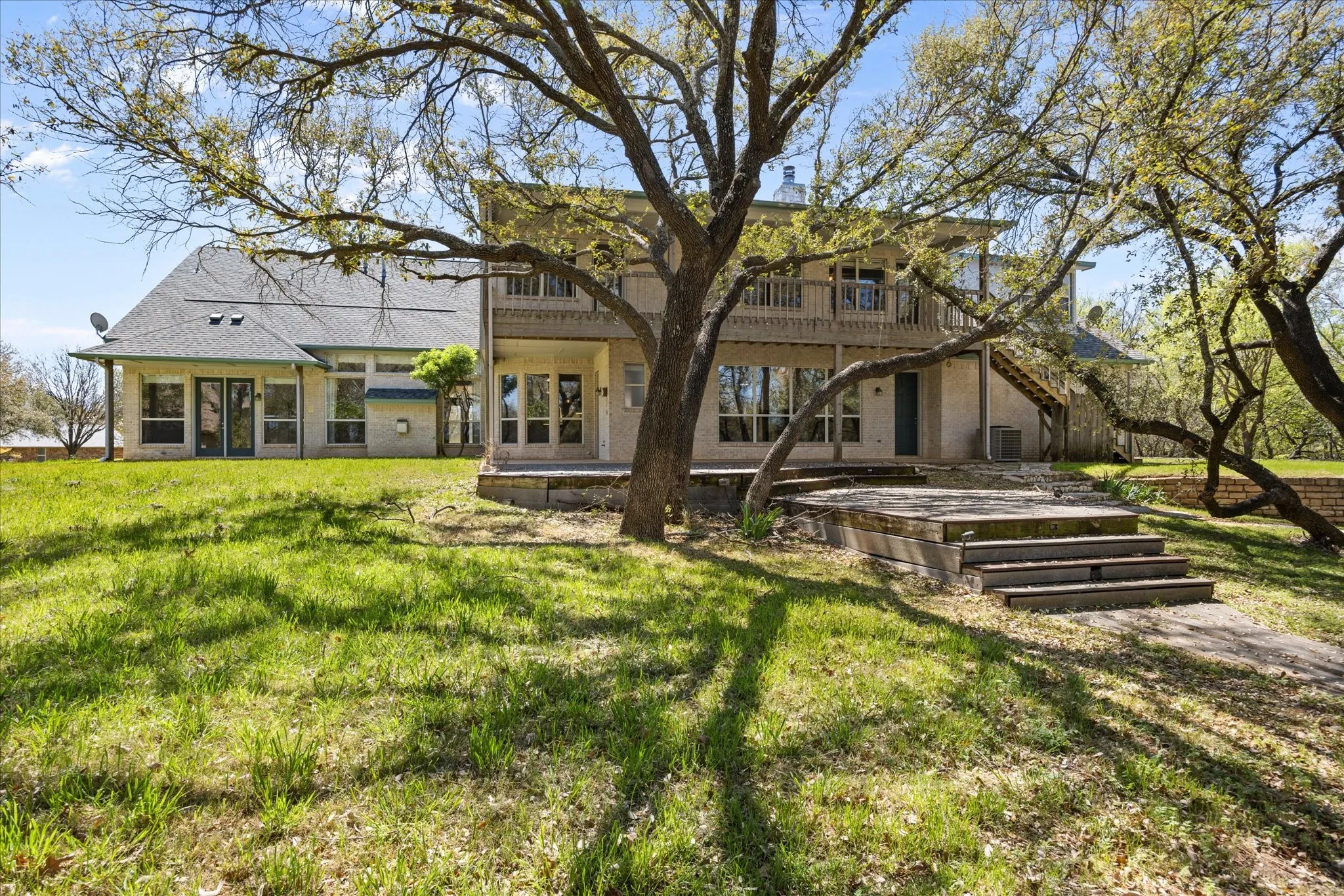 Single Family Residence For Sale in Hood County , 2306 Winton Terrace Court, Granbury, Texas 76048, 5 Bedroom, 5 Bathroom, 5 Garage spaces, 5,489 Sqft, built in 1997, Preowned, mls#21210556, Real Estate Agent in Granbury, Homes For Sale in Hood county, Homes For Sale in Granbury, Realtor in Granbury Texas, Real Estate Brokerage Independent Realty Texas, Luminita Cordes Realtor