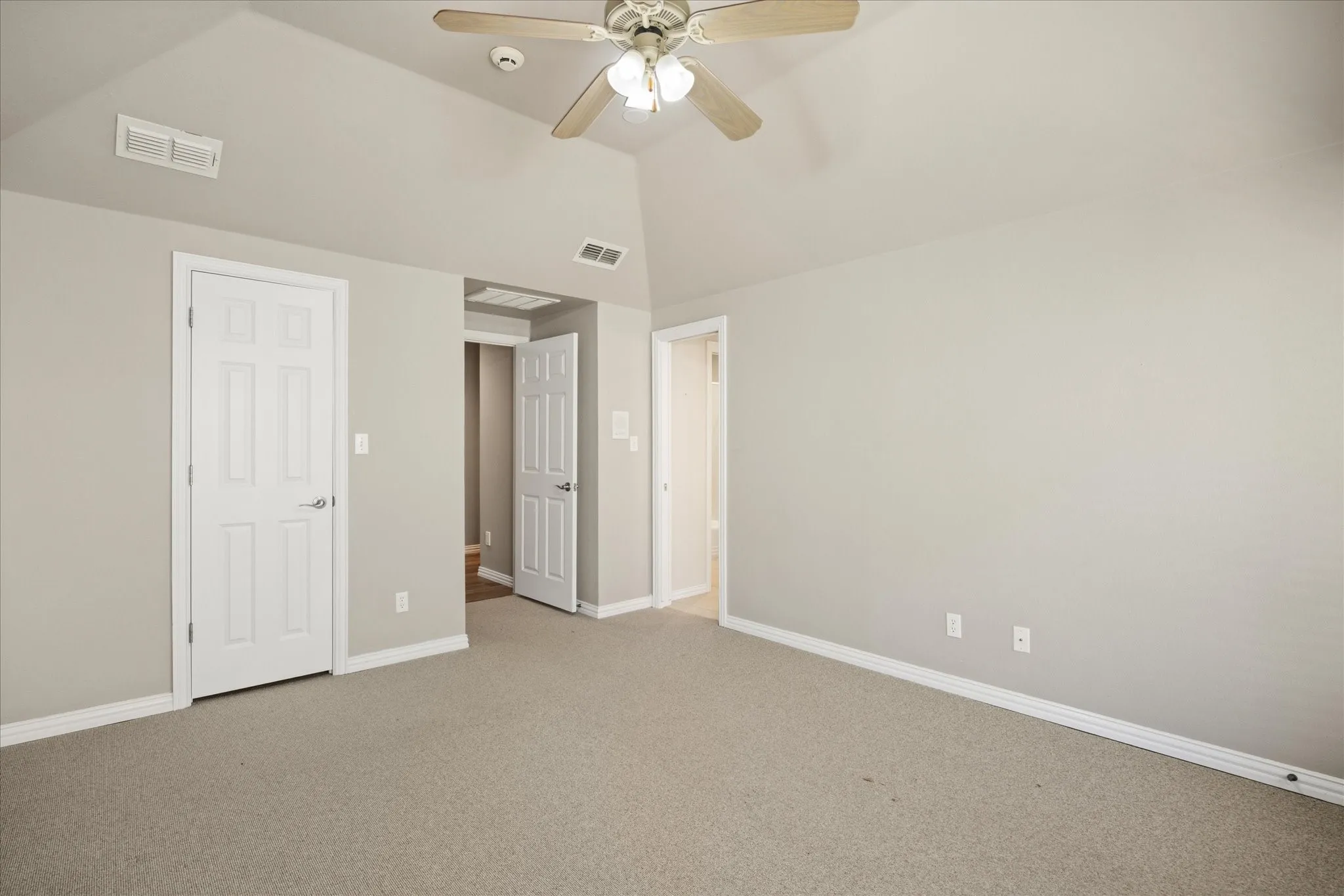 Single Family Residence For Sale in Hood County , 2306 Winton Terrace Court, Granbury, Texas 76048, 5 Bedroom, 5 Bathroom, 5 Garage spaces, 5,489 Sqft, built in 1997, Preowned, mls#21210556, Real Estate Agent in Granbury, Homes For Sale in Hood county, Homes For Sale in Granbury, Realtor in Granbury Texas, Real Estate Brokerage Independent Realty Texas, Luminita Cordes Realtor