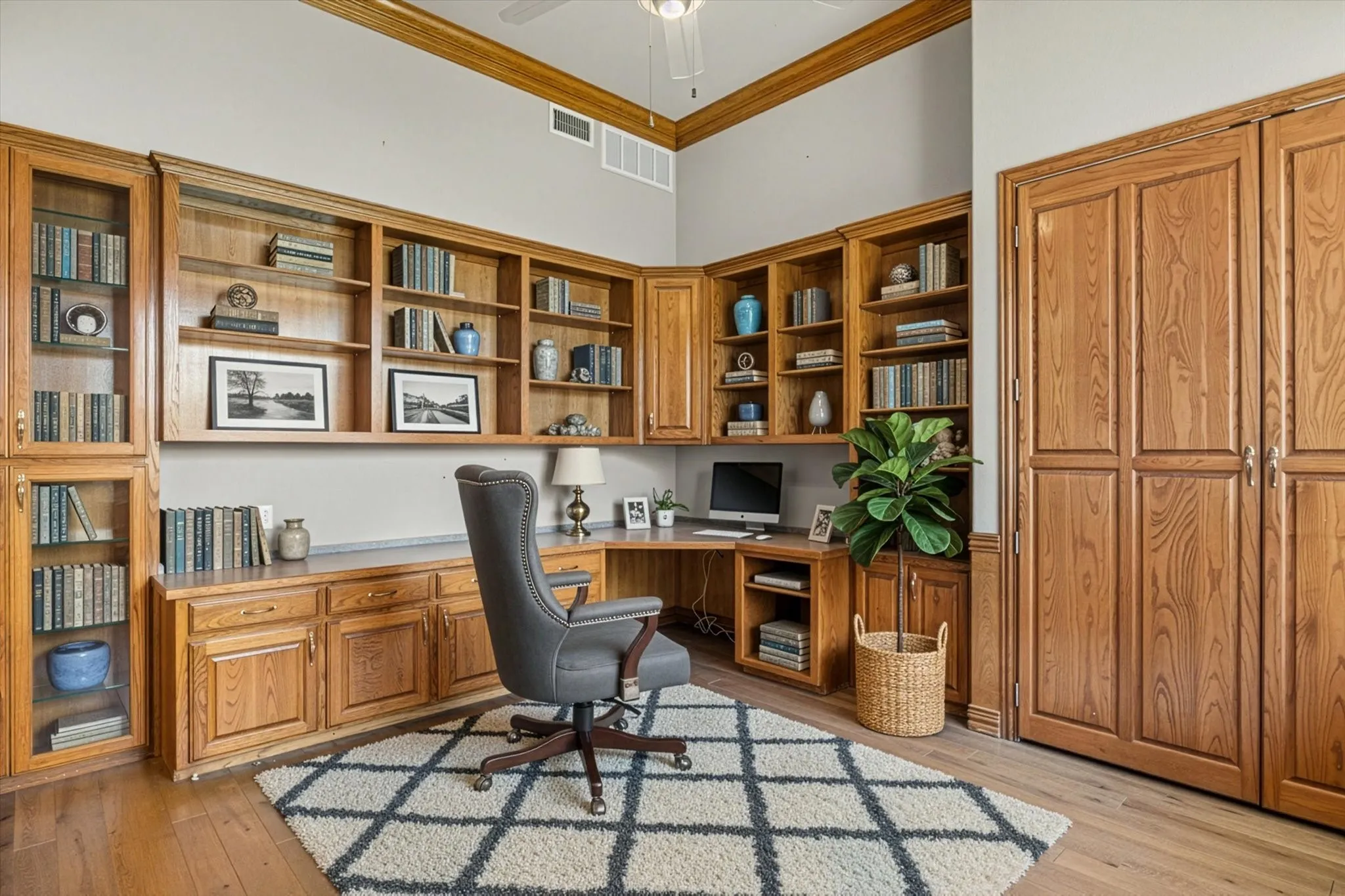 Single Family Residence For Sale in Hood County , 2306 Winton Terrace Court, Granbury, Texas 76048, 5 Bedroom, 5 Bathroom, 5 Garage spaces, 5,489 Sqft, built in 1997, Preowned, mls#21210556, Real Estate Agent in Granbury, Homes For Sale in Hood county, Homes For Sale in Granbury, Realtor in Granbury Texas, Real Estate Brokerage Independent Realty Texas, Luminita Cordes Realtor