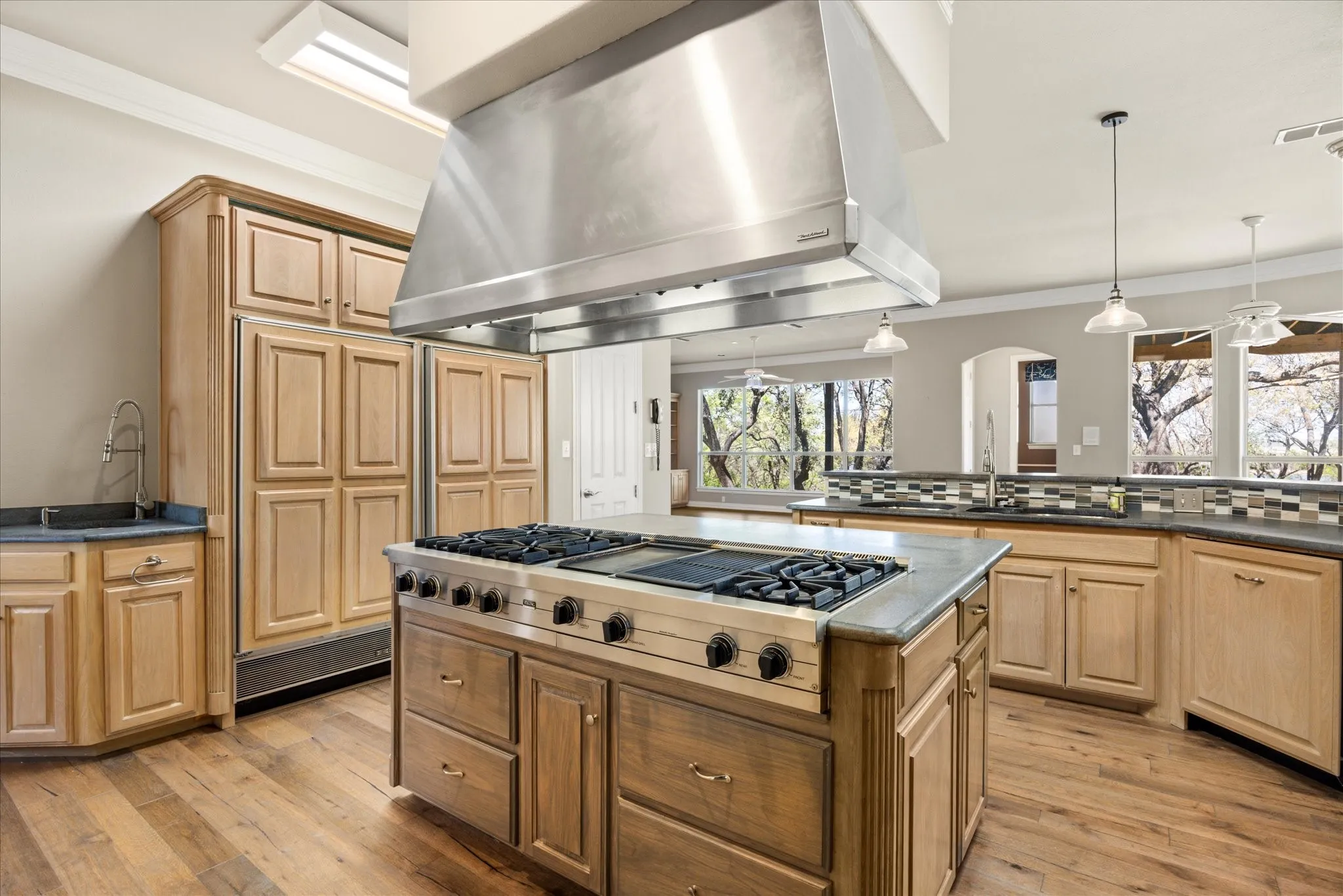 Single Family Residence For Sale in Hood County , 2306 Winton Terrace Court, Granbury, Texas 76048, 5 Bedroom, 5 Bathroom, 5 Garage spaces, 5,489 Sqft, built in 1997, Preowned, mls#21210556, Real Estate Agent in Granbury, Homes For Sale in Hood county, Homes For Sale in Granbury, Realtor in Granbury Texas, Real Estate Brokerage Independent Realty Texas, Luminita Cordes Realtor