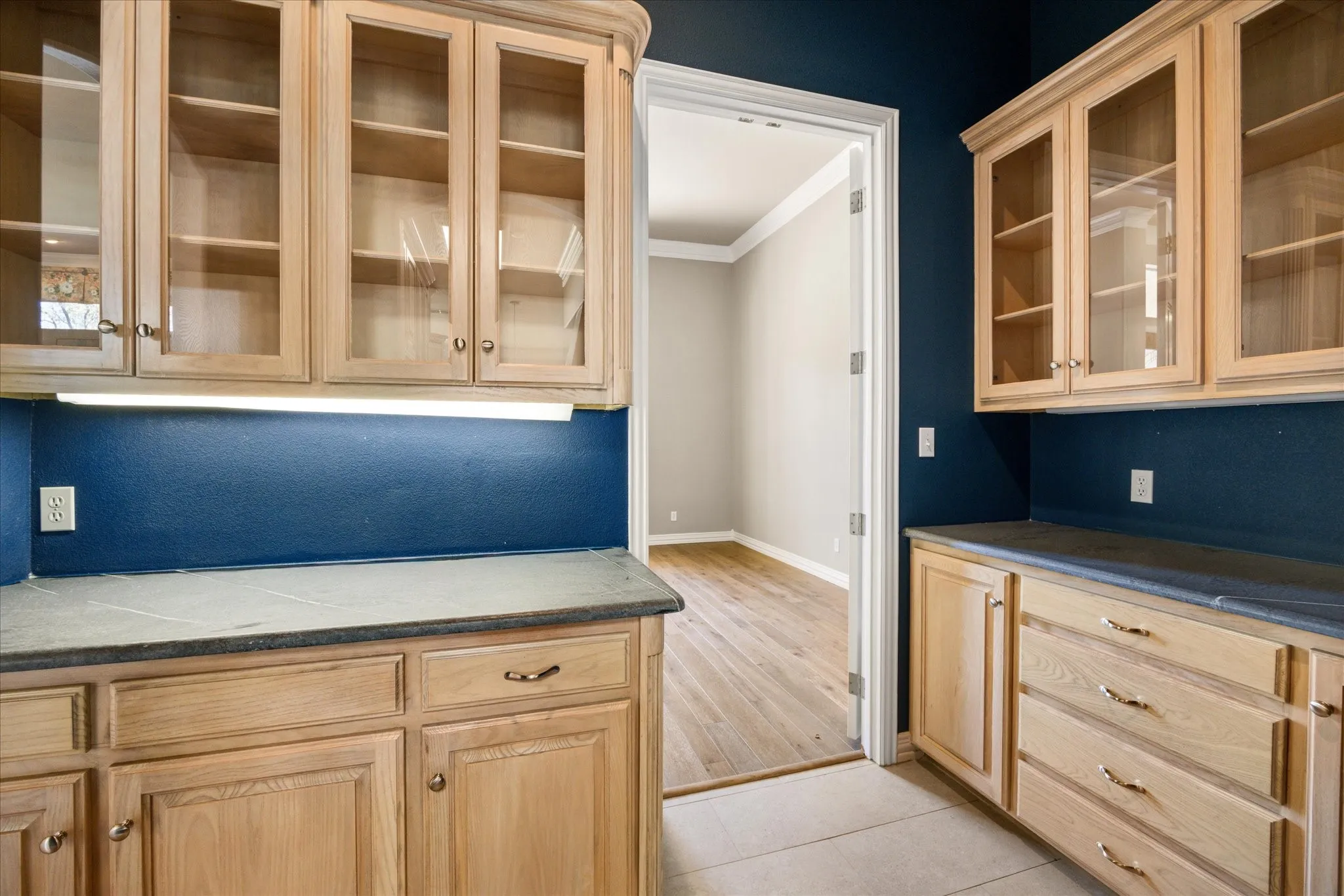 Single Family Residence For Sale in Hood County , 2306 Winton Terrace Court, Granbury, Texas 76048, 5 Bedroom, 5 Bathroom, 5 Garage spaces, 5,489 Sqft, built in 1997, Preowned, mls#21210556, Real Estate Agent in Granbury, Homes For Sale in Hood county, Homes For Sale in Granbury, Realtor in Granbury Texas, Real Estate Brokerage Independent Realty Texas, Luminita Cordes Realtor