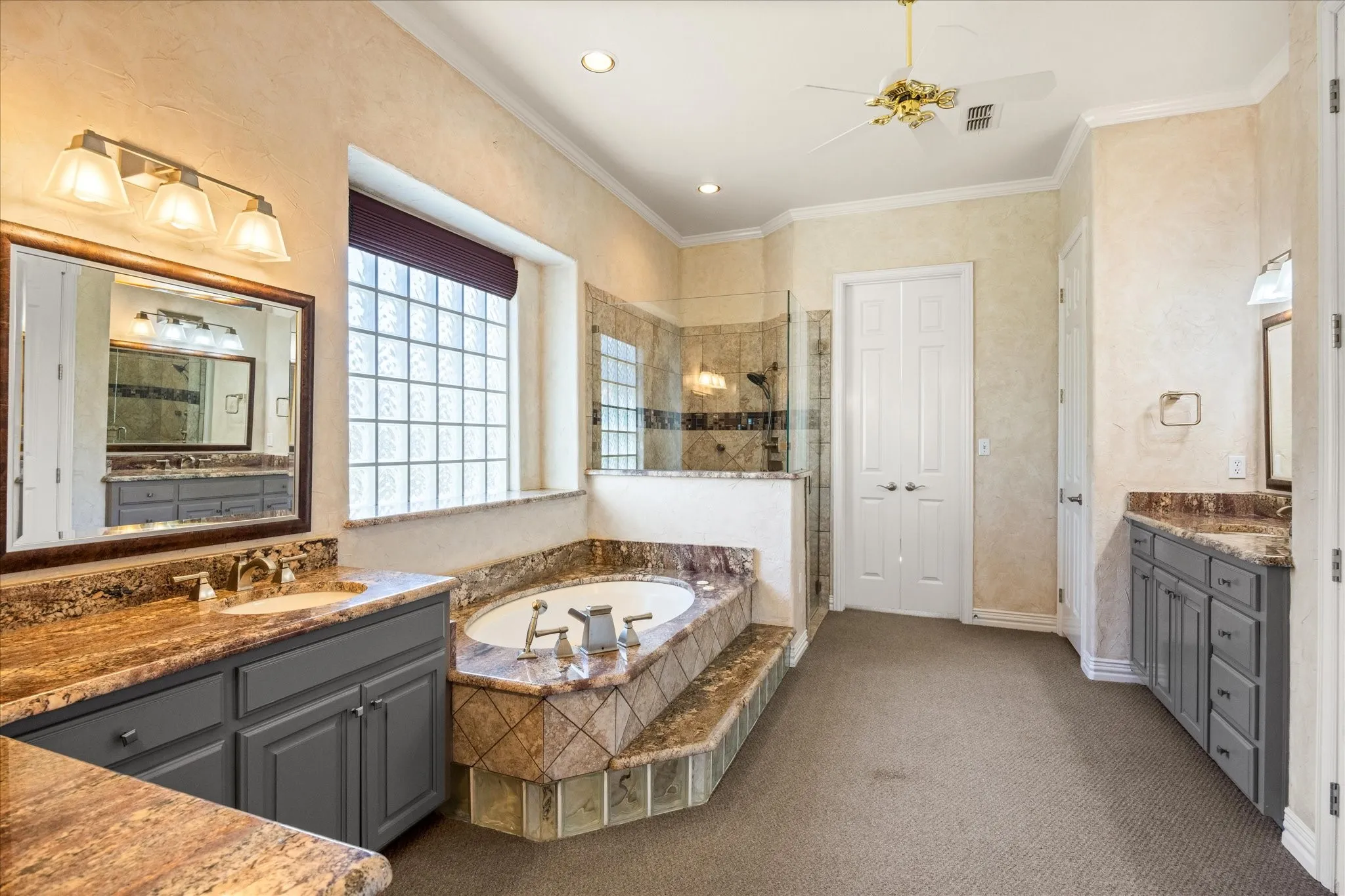 Single Family Residence For Sale in Hood County , 2306 Winton Terrace Court, Granbury, Texas 76048, 5 Bedroom, 5 Bathroom, 5 Garage spaces, 5,489 Sqft, built in 1997, Preowned, mls#21210556, Real Estate Agent in Granbury, Homes For Sale in Hood county, Homes For Sale in Granbury, Realtor in Granbury Texas, Real Estate Brokerage Independent Realty Texas, Luminita Cordes Realtor