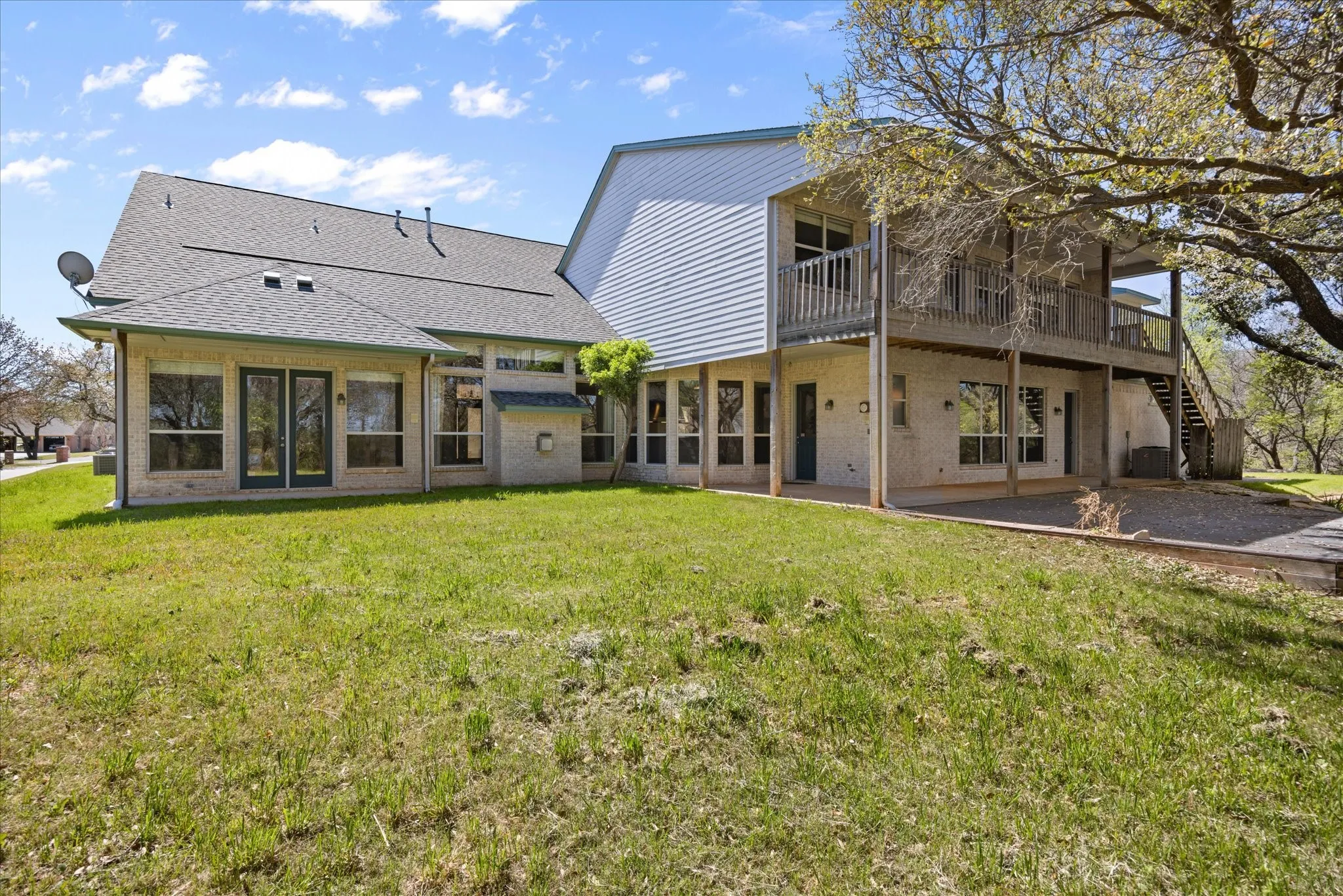 Single Family Residence For Sale in Hood County , 2306 Winton Terrace Court, Granbury, Texas 76048, 5 Bedroom, 5 Bathroom, 5 Garage spaces, 5,489 Sqft, built in 1997, Preowned, mls#21210556, Real Estate Agent in Granbury, Homes For Sale in Hood county, Homes For Sale in Granbury, Realtor in Granbury Texas, Real Estate Brokerage Independent Realty Texas, Luminita Cordes Realtor