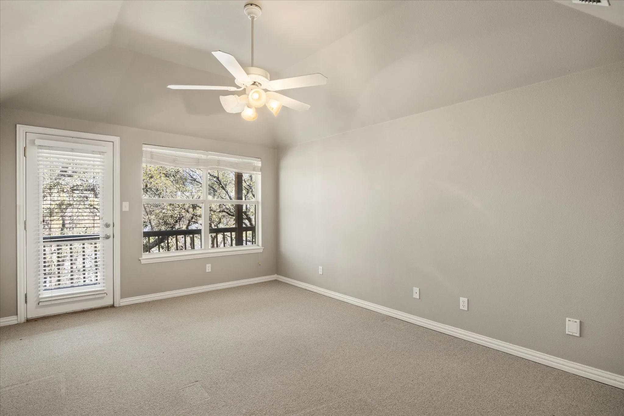 Single Family Residence For Sale in Hood County , 2306 Winton Terrace Court, Granbury, Texas 76048, 5 Bedroom, 5 Bathroom, 5 Garage spaces, 5,489 Sqft, built in 1997, Preowned, mls#21210556, Real Estate Agent in Granbury, Homes For Sale in Hood county, Homes For Sale in Granbury, Realtor in Granbury Texas, Real Estate Brokerage Independent Realty Texas, Luminita Cordes Realtor