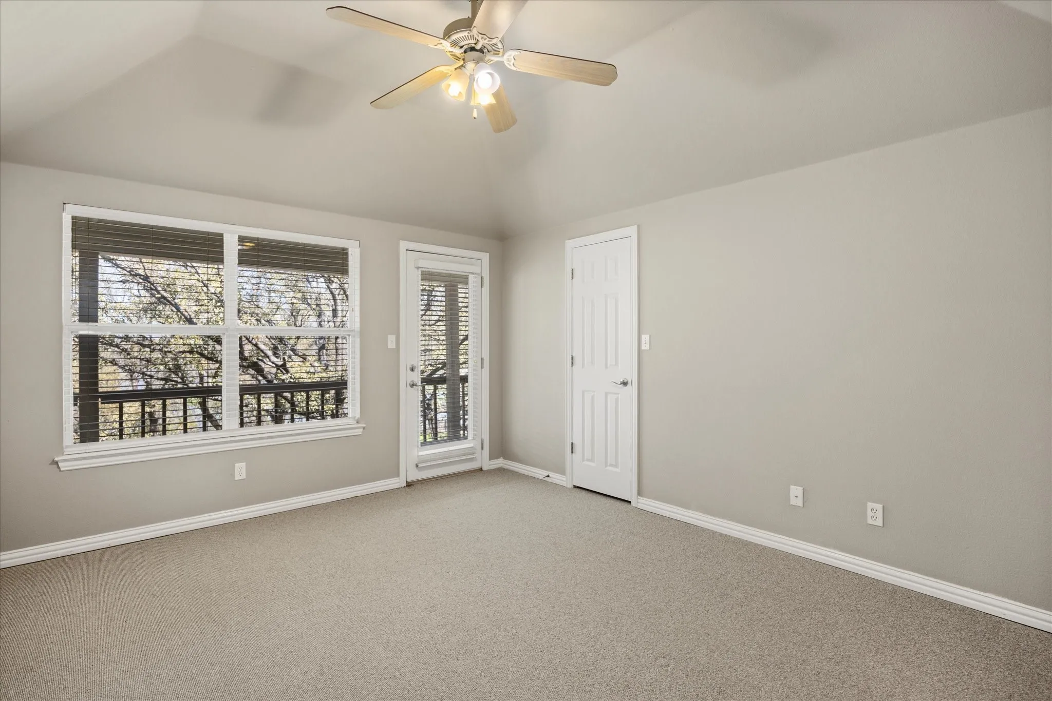 Single Family Residence For Sale in Hood County , 2306 Winton Terrace Court, Granbury, Texas 76048, 5 Bedroom, 5 Bathroom, 5 Garage spaces, 5,489 Sqft, built in 1997, Preowned, mls#21210556, Real Estate Agent in Granbury, Homes For Sale in Hood county, Homes For Sale in Granbury, Realtor in Granbury Texas, Real Estate Brokerage Independent Realty Texas, Luminita Cordes Realtor