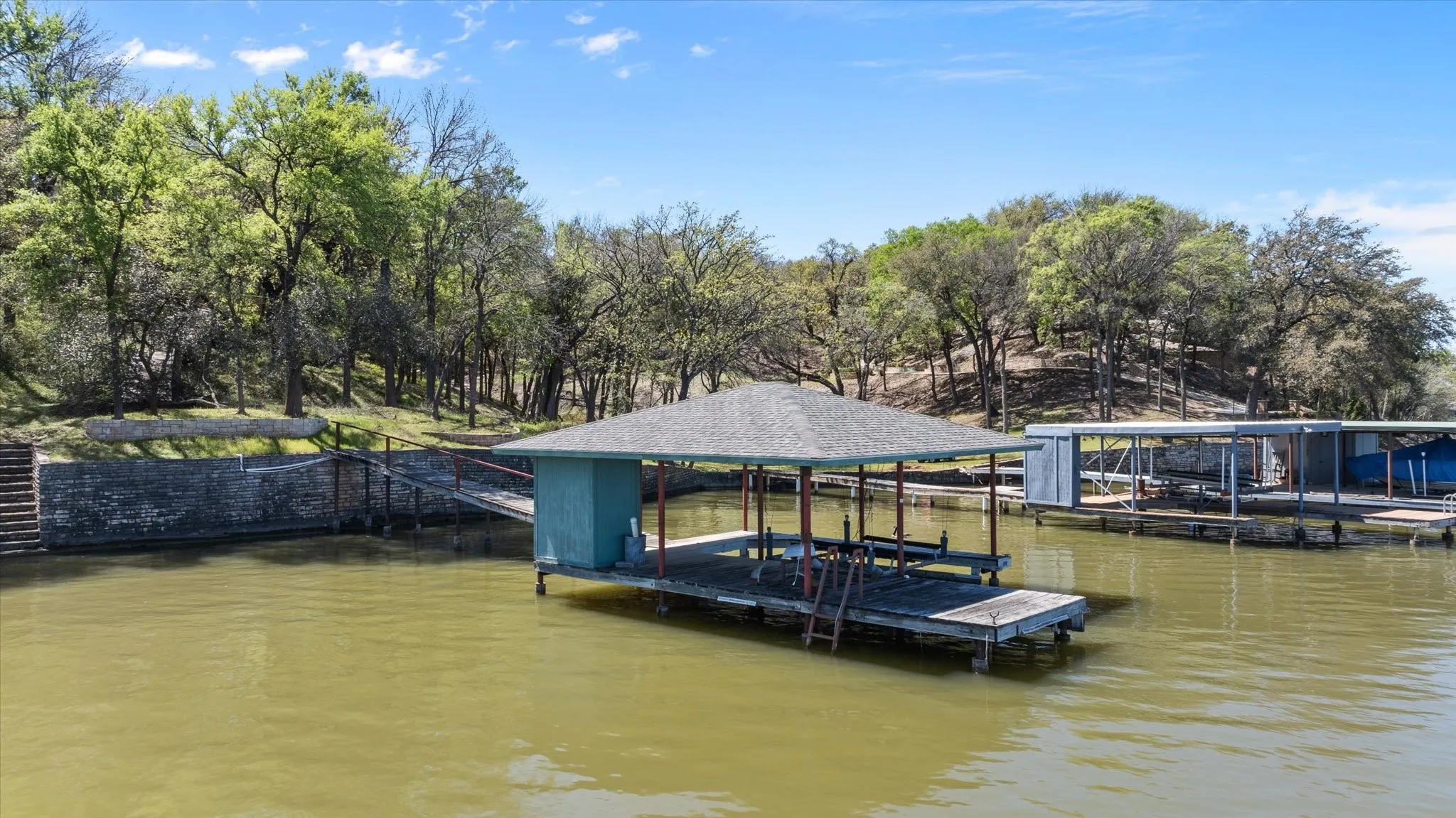 Single Family Residence For Sale in Hood County , 2306 Winton Terrace Court, Granbury, Texas 76048, 5 Bedroom, 5 Bathroom, 5 Garage spaces, 5,489 Sqft, built in 1997, Preowned, mls#21210556, Real Estate Agent in Granbury, Homes For Sale in Hood county, Homes For Sale in Granbury, Realtor in Granbury Texas, Real Estate Brokerage Independent Realty Texas, Luminita Cordes Realtor