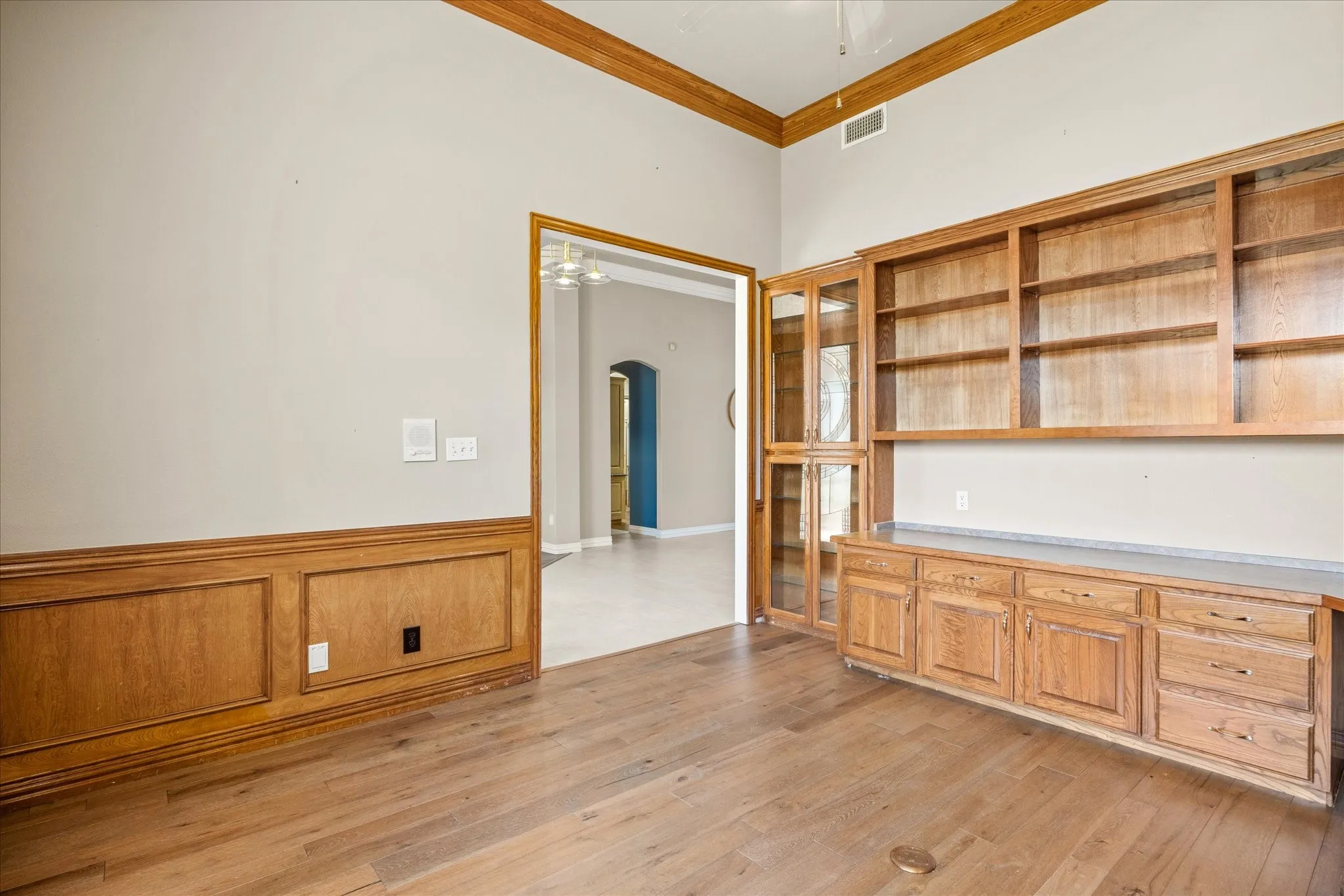 Single Family Residence For Sale in Hood County , 2306 Winton Terrace Court, Granbury, Texas 76048, 5 Bedroom, 5 Bathroom, 5 Garage spaces, 5,489 Sqft, built in 1997, Preowned, mls#21210556, Real Estate Agent in Granbury, Homes For Sale in Hood county, Homes For Sale in Granbury, Realtor in Granbury Texas, Real Estate Brokerage Independent Realty Texas, Luminita Cordes Realtor
