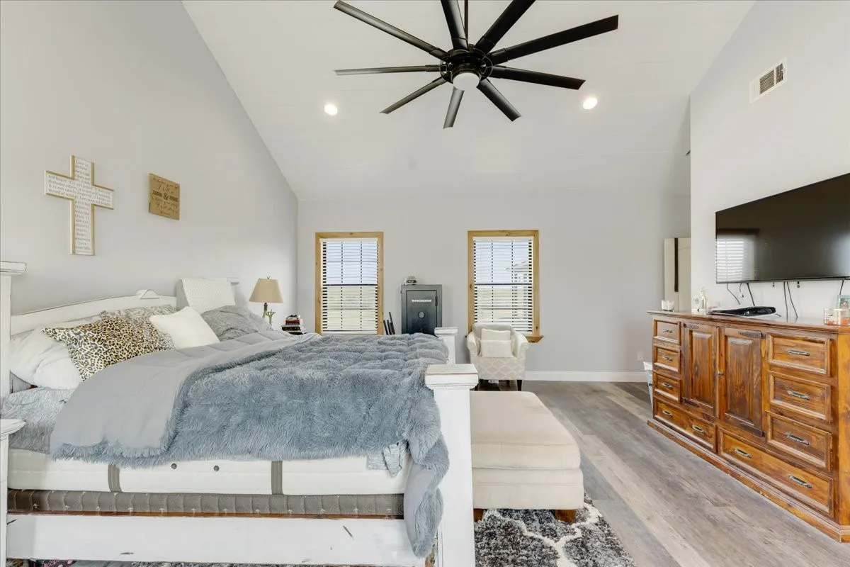 Master Bedroom 20X16 -Main Home
