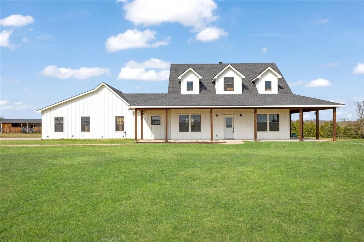 Lovely Ranch/Farm 3/2/2 plus office