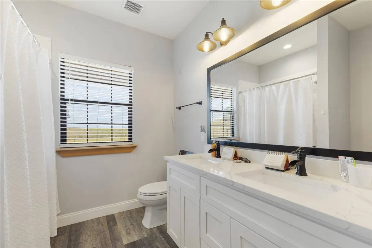 Hall bath main home