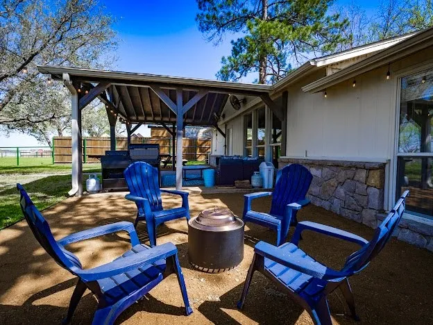 Firepit for smores under the Tx Starry Nights.