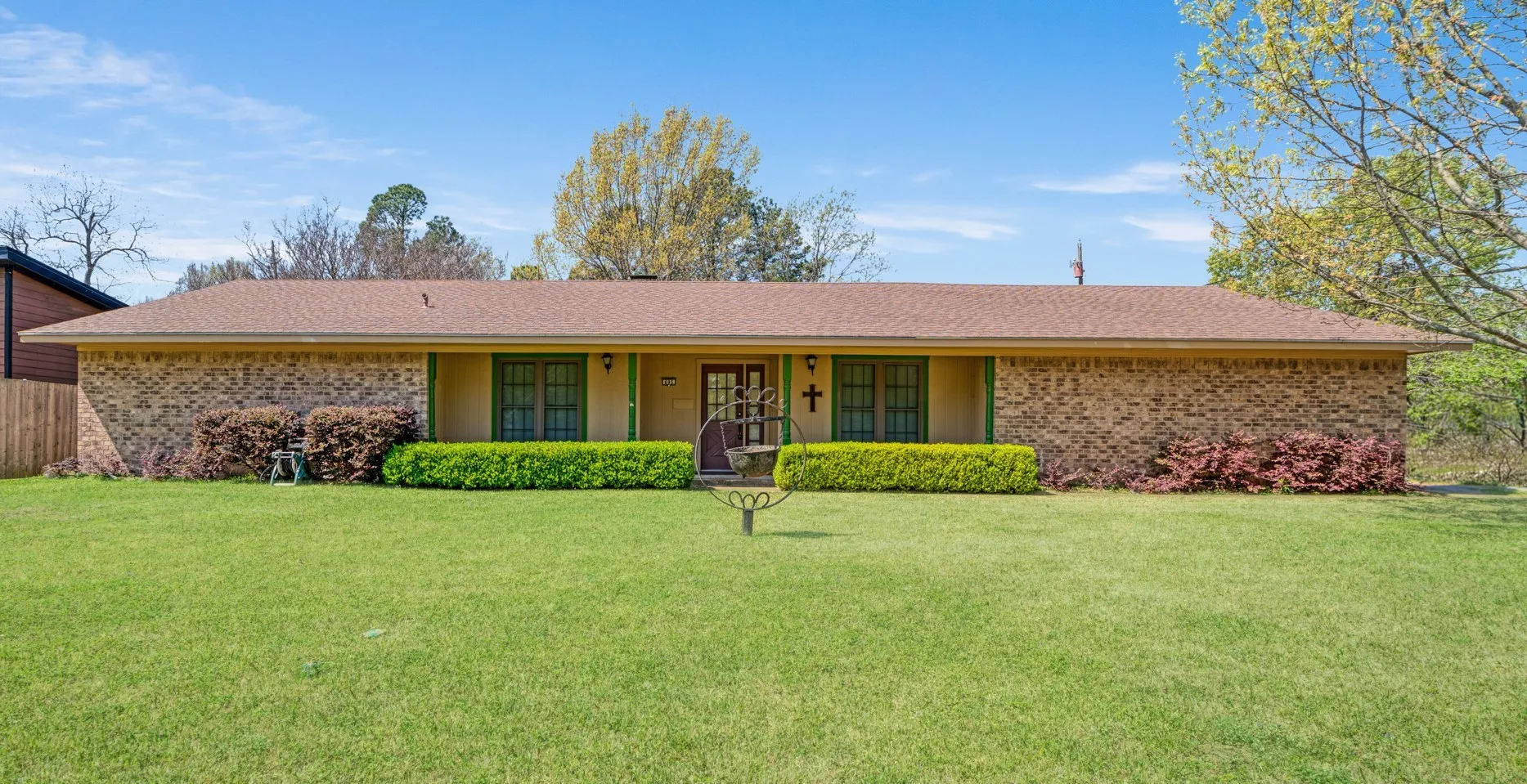 Single Family Residence For Sale in Lamar County , 695 20th Street NE, Paris, Texas 75460, 3 Bedroom, 3 Bathroom, 2 Garage spaces, 1,900 Sqft, built in 0, Preowned, mls#21217157, Real Estate Agent in Paris, Homes For Sale in Lamar county, Homes For Sale in Paris, Realtor in Paris Texas, Real Estate Brokerage Independent Realty Texas, Luminita Cordes Realtor
