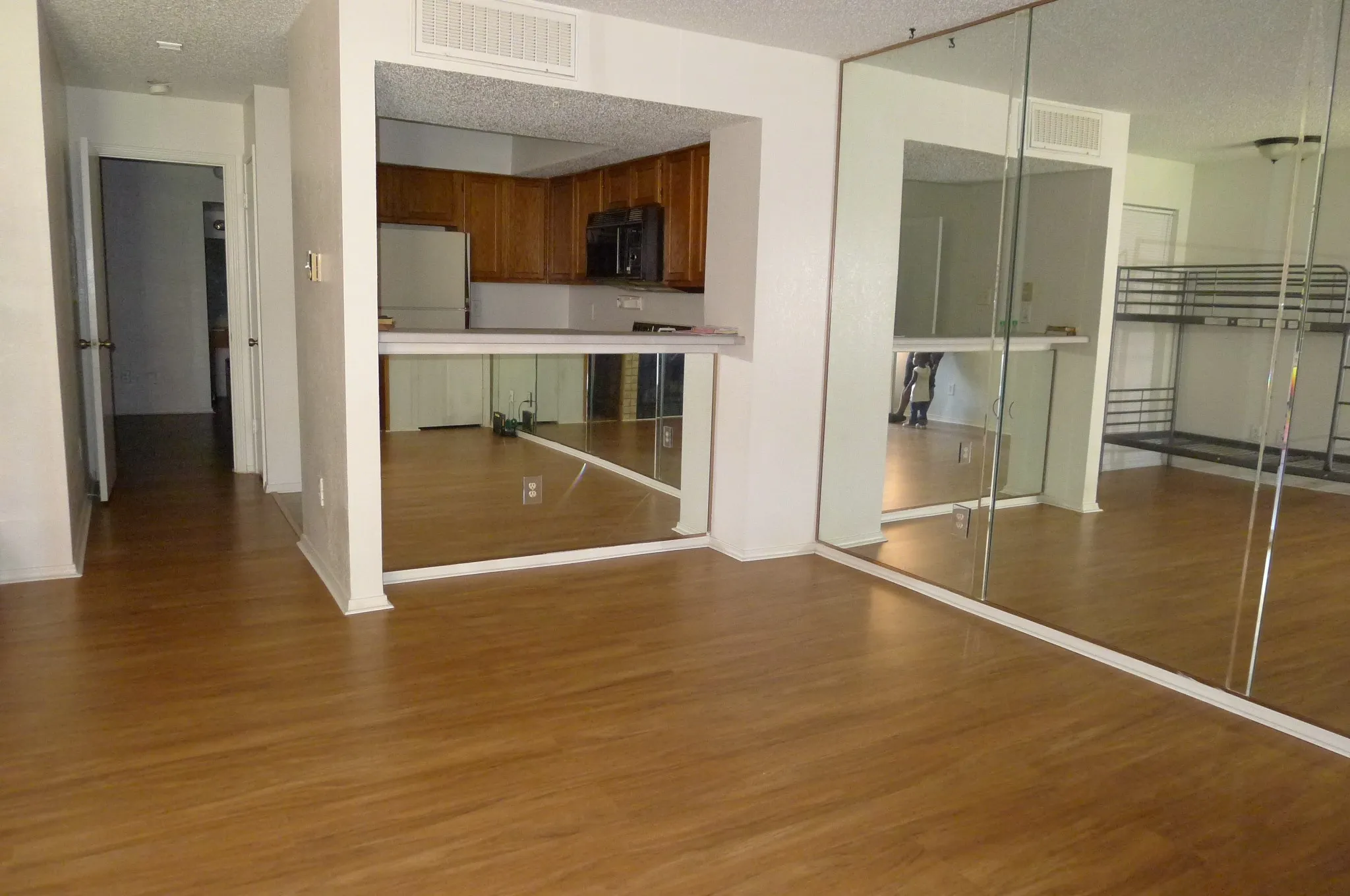 Condominium For Rent in Dallas County , 9835 Walnut Street 107, Dallas, Texas 75243, 1 Bedroom, 1 Bathroom, Garage spaces, 662 Sqft, built in 1984, Preowned, mls#21218282, Real Estate Agent in Dallas, Homes For Rent in Dallas county, Homes For Rent in Dallas, Realtor in Dallas Texas, Real Estate Brokerage Independent Realty Texas, Luminita Cordes Realtor