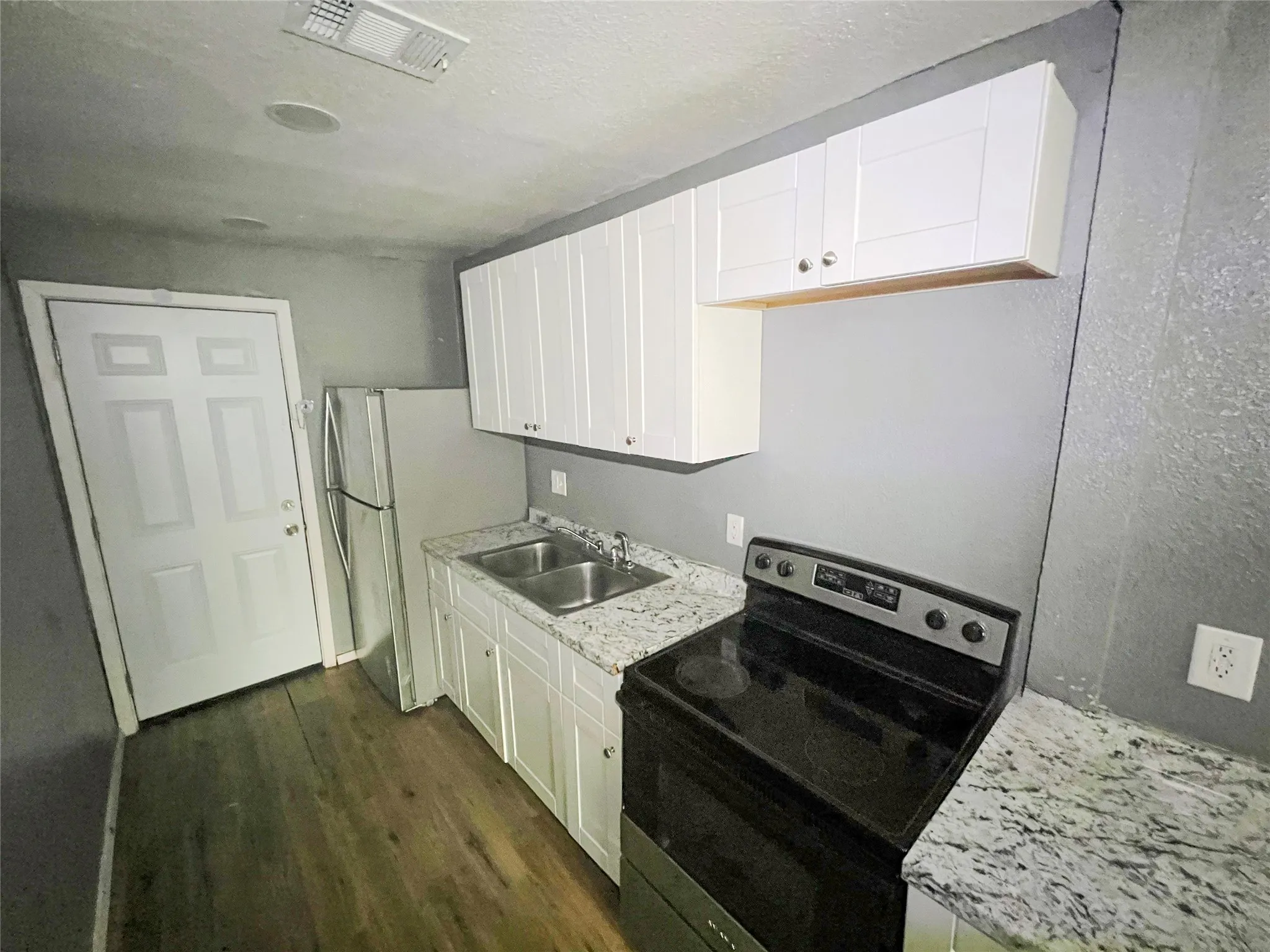 Single Family Residence For Sale in Tarrant County , 1733 Greenfield Avenue, Fort Worth, Texas 76102, 3 Bedrooms, 2 Bathrooms, Garage spaces, 744 Sqft, built in 1945, Price $124,950, mls#21218272, Real Estate Agent in Fort Worth, Homes For Sale in Tarrant county, Homes For Sale in Fort Worth, Realtor in Fort Worth Texas, Real Estate Brokerage Independent Realty Texas, Luminita Cordes Realtor