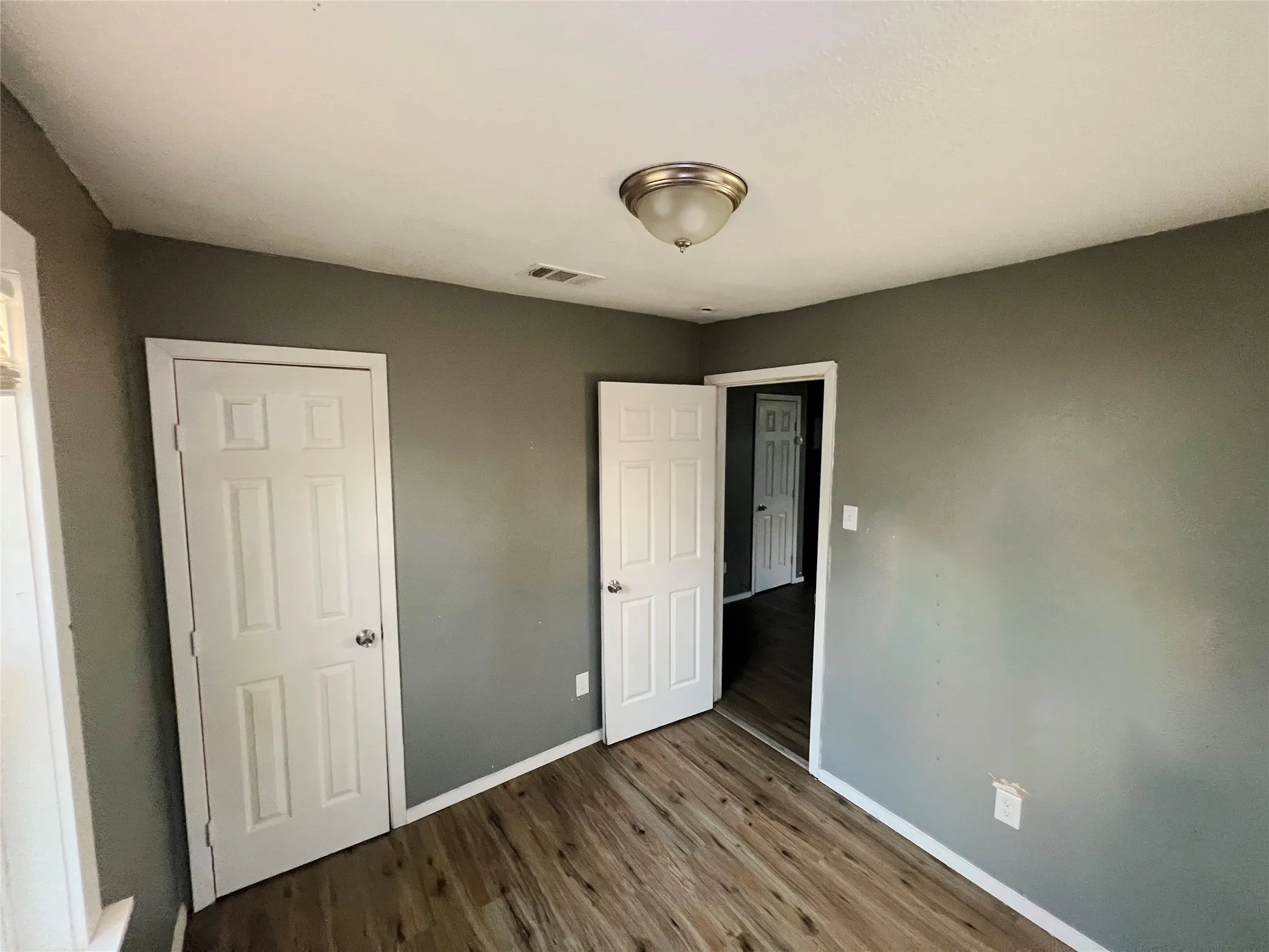 Single Family Residence For Sale in Tarrant County , 1733 Greenfield Avenue, Fort Worth, Texas 76102, 3 Bedrooms, 2 Bathrooms, Garage spaces, 744 Sqft, built in 1945, Price $124,950, mls#21218272, Real Estate Agent in Fort Worth, Homes For Sale in Tarrant county, Homes For Sale in Fort Worth, Realtor in Fort Worth Texas, Real Estate Brokerage Independent Realty Texas, Luminita Cordes Realtor