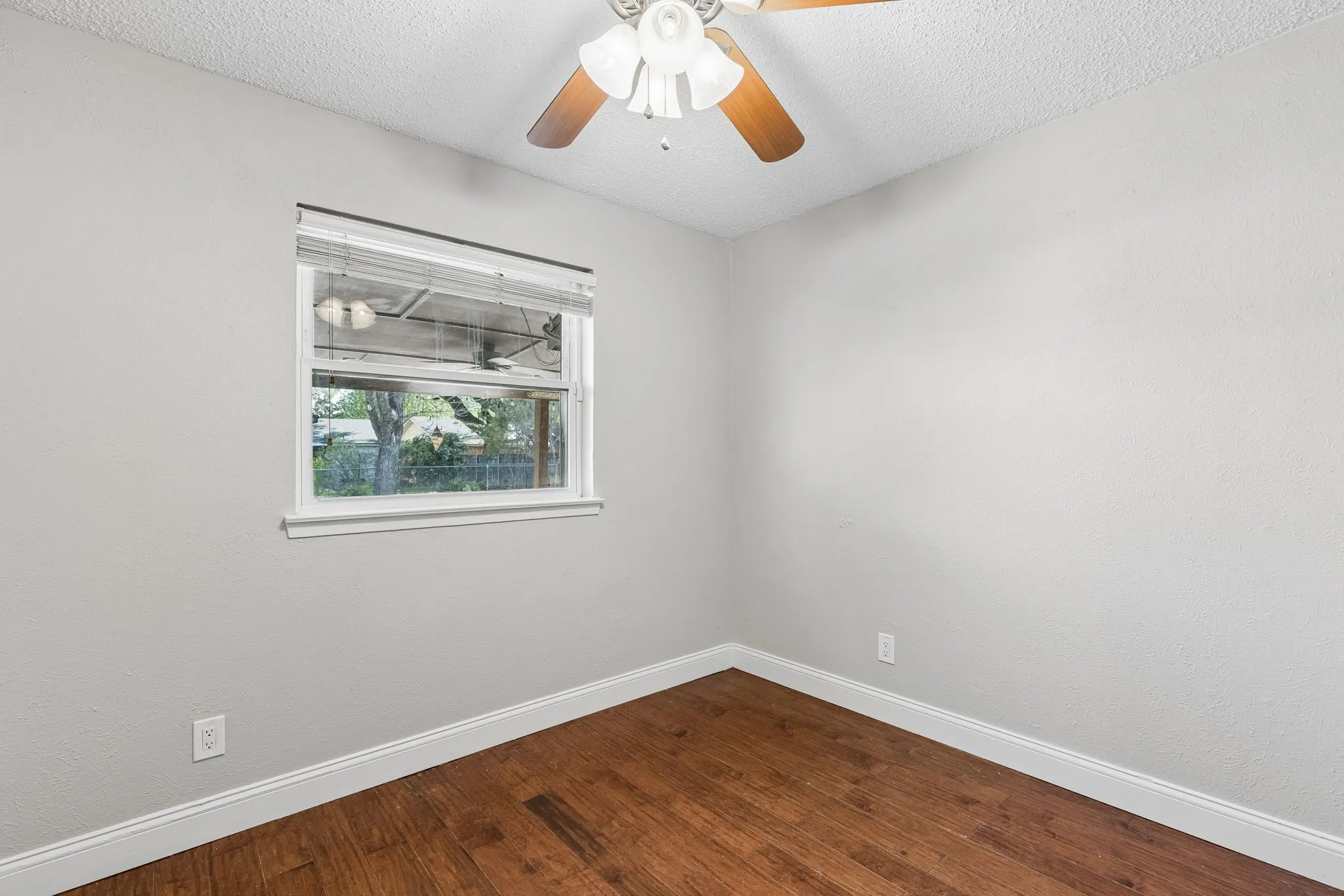 Single Family Residence For Sale in Dallas County , 2016 Meadow Lark, Irving, Texas 75060, 3 Bedrooms, 2 Bathrooms, Garage spaces, 1,555 Sqft, built in 1967, Preowned, Price $314,900, mls#21216308, Real Estate Agent in Irving, Homes For Sale in Dallas county, Homes For Sale in Irving, Realtor in Irving Texas, Real Estate Brokerage Independent Realty Texas, Luminita Cordes Realtor