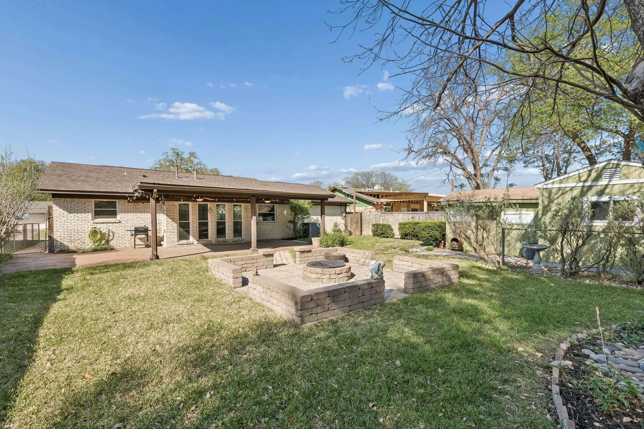 Single Family Residence For Sale in Dallas County , 2016 Meadow Lark, Irving, Texas 75060, 3 Bedrooms, 2 Bathrooms, Garage spaces, 1,555 Sqft, built in 1967, Preowned, Price $314,900, mls#21216308, Real Estate Agent in Irving, Homes For Sale in Dallas county, Homes For Sale in Irving, Realtor in Irving Texas, Real Estate Brokerage Independent Realty Texas, Luminita Cordes Realtor