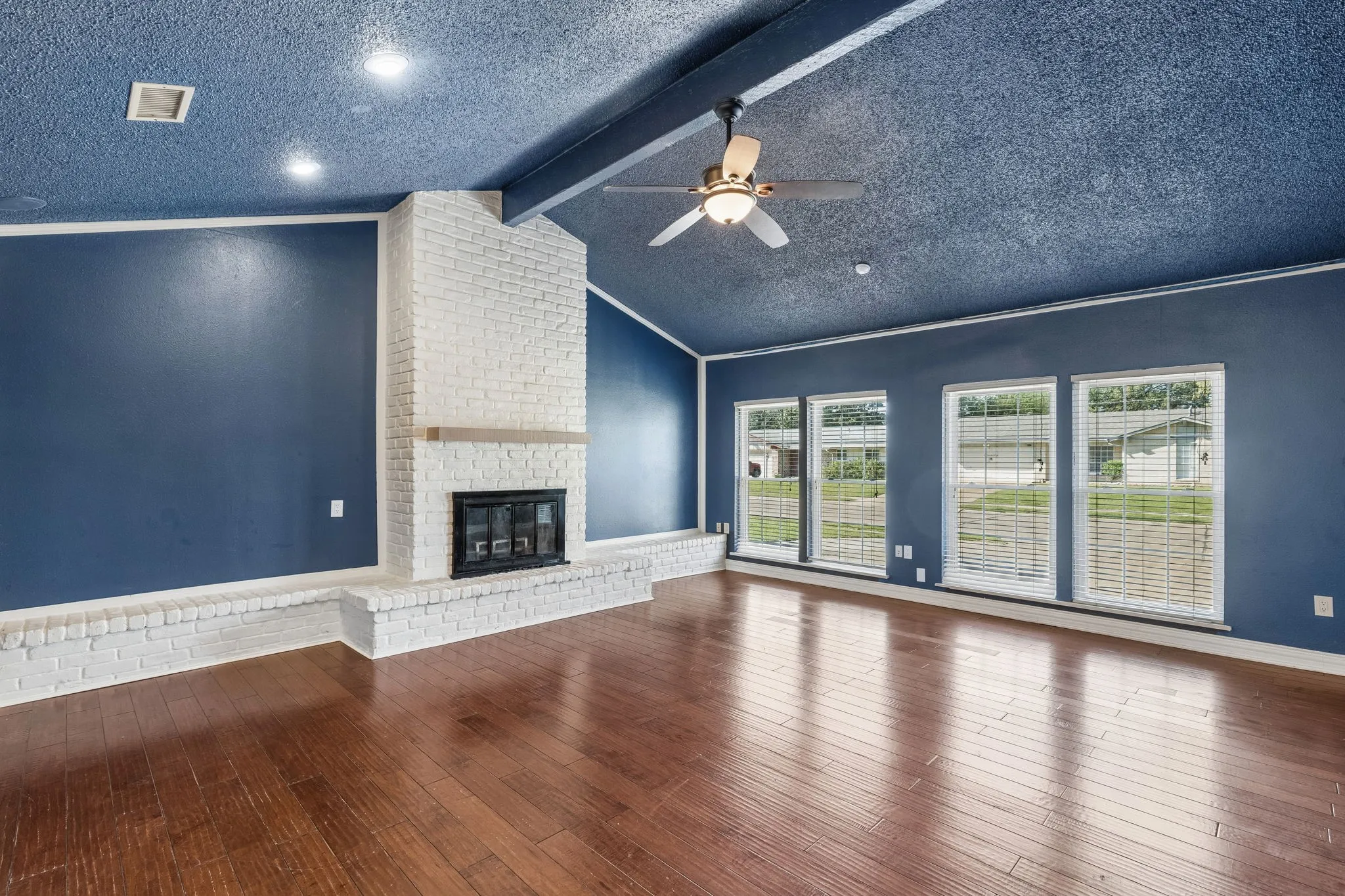 Single Family Residence For Sale in Dallas County , 2016 Meadow Lark, Irving, Texas 75060, 3 Bedrooms, 2 Bathrooms, Garage spaces, 1,555 Sqft, built in 1967, Preowned, Price $314,900, mls#21216308, Real Estate Agent in Irving, Homes For Sale in Dallas county, Homes For Sale in Irving, Realtor in Irving Texas, Real Estate Brokerage Independent Realty Texas, Luminita Cordes Realtor