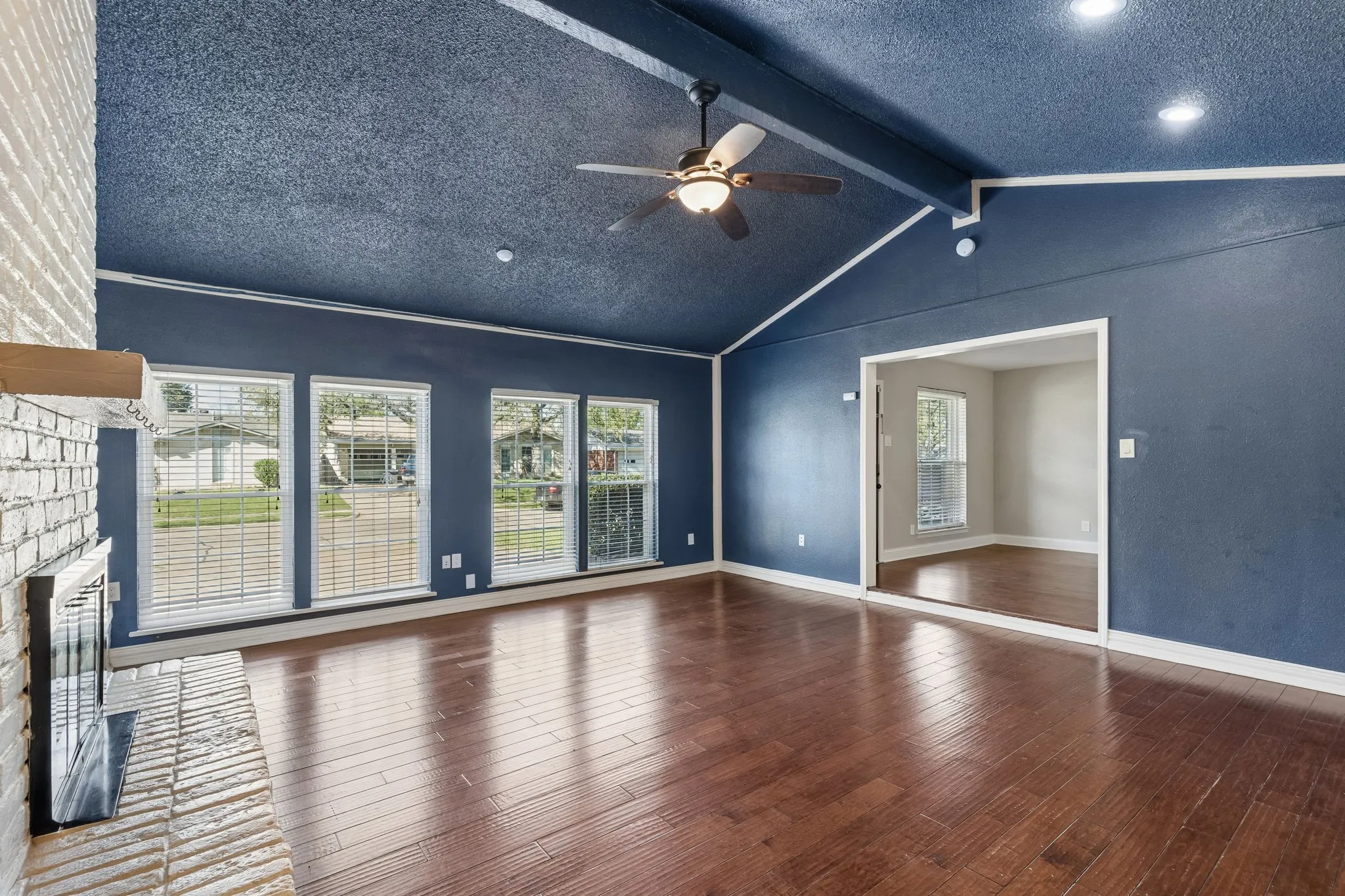 Single Family Residence For Sale in Dallas County , 2016 Meadow Lark, Irving, Texas 75060, 3 Bedrooms, 2 Bathrooms, Garage spaces, 1,555 Sqft, built in 1967, Preowned, Price $314,900, mls#21216308, Real Estate Agent in Irving, Homes For Sale in Dallas county, Homes For Sale in Irving, Realtor in Irving Texas, Real Estate Brokerage Independent Realty Texas, Luminita Cordes Realtor