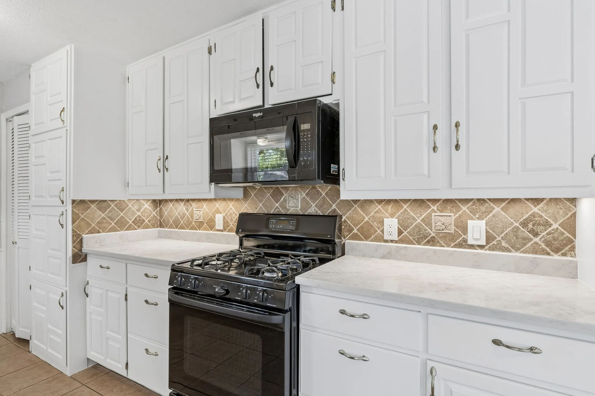 Single Family Residence For Sale in Dallas County , 2016 Meadow Lark, Irving, Texas 75060, 3 Bedrooms, 2 Bathrooms, Garage spaces, 1,555 Sqft, built in 1967, Preowned, Price $314,900, mls#21216308, Real Estate Agent in Irving, Homes For Sale in Dallas county, Homes For Sale in Irving, Realtor in Irving Texas, Real Estate Brokerage Independent Realty Texas, Luminita Cordes Realtor