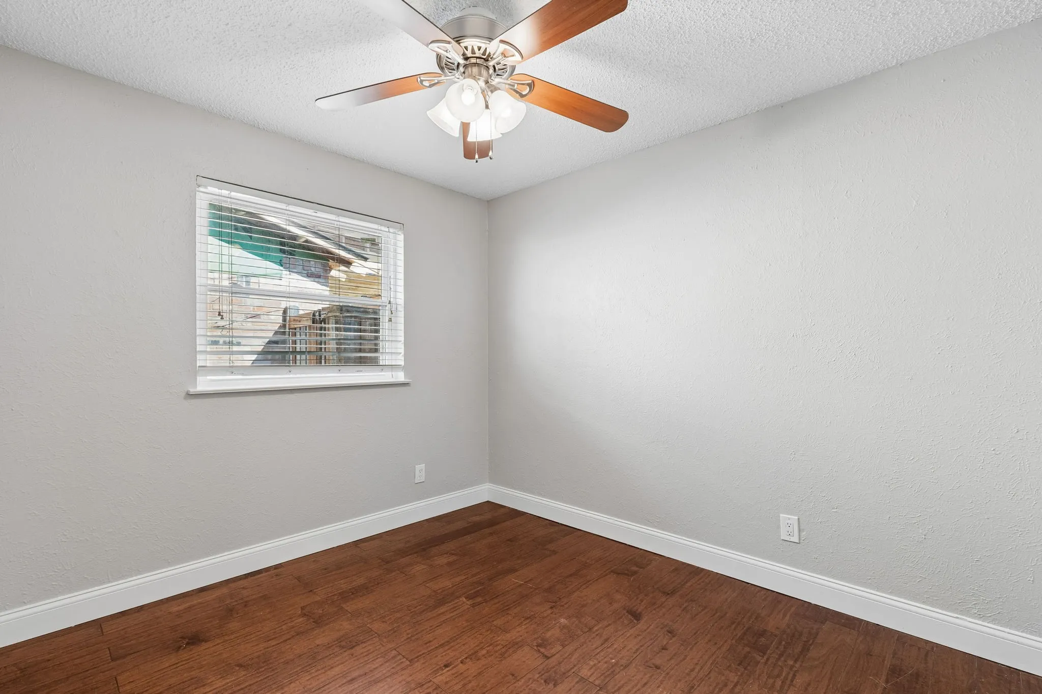 Single Family Residence For Sale in Dallas County , 2016 Meadow Lark, Irving, Texas 75060, 3 Bedrooms, 2 Bathrooms, Garage spaces, 1,555 Sqft, built in 1967, Preowned, Price $314,900, mls#21216308, Real Estate Agent in Irving, Homes For Sale in Dallas county, Homes For Sale in Irving, Realtor in Irving Texas, Real Estate Brokerage Independent Realty Texas, Luminita Cordes Realtor