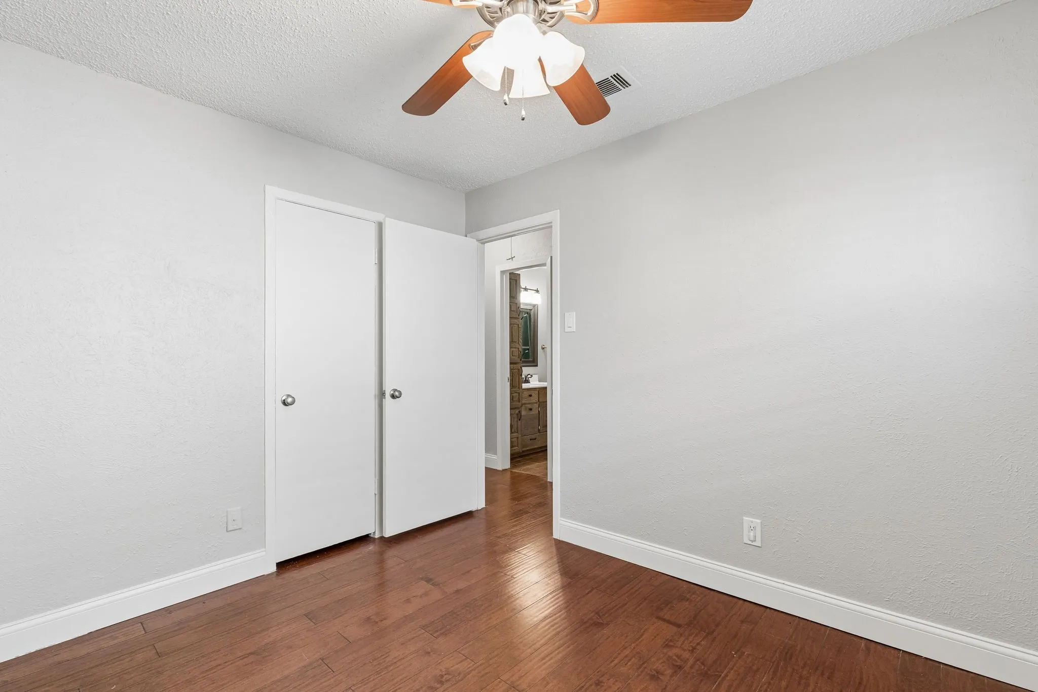 Single Family Residence For Sale in Dallas County , 2016 Meadow Lark, Irving, Texas 75060, 3 Bedrooms, 2 Bathrooms, Garage spaces, 1,555 Sqft, built in 1967, Preowned, Price $314,900, mls#21216308, Real Estate Agent in Irving, Homes For Sale in Dallas county, Homes For Sale in Irving, Realtor in Irving Texas, Real Estate Brokerage Independent Realty Texas, Luminita Cordes Realtor