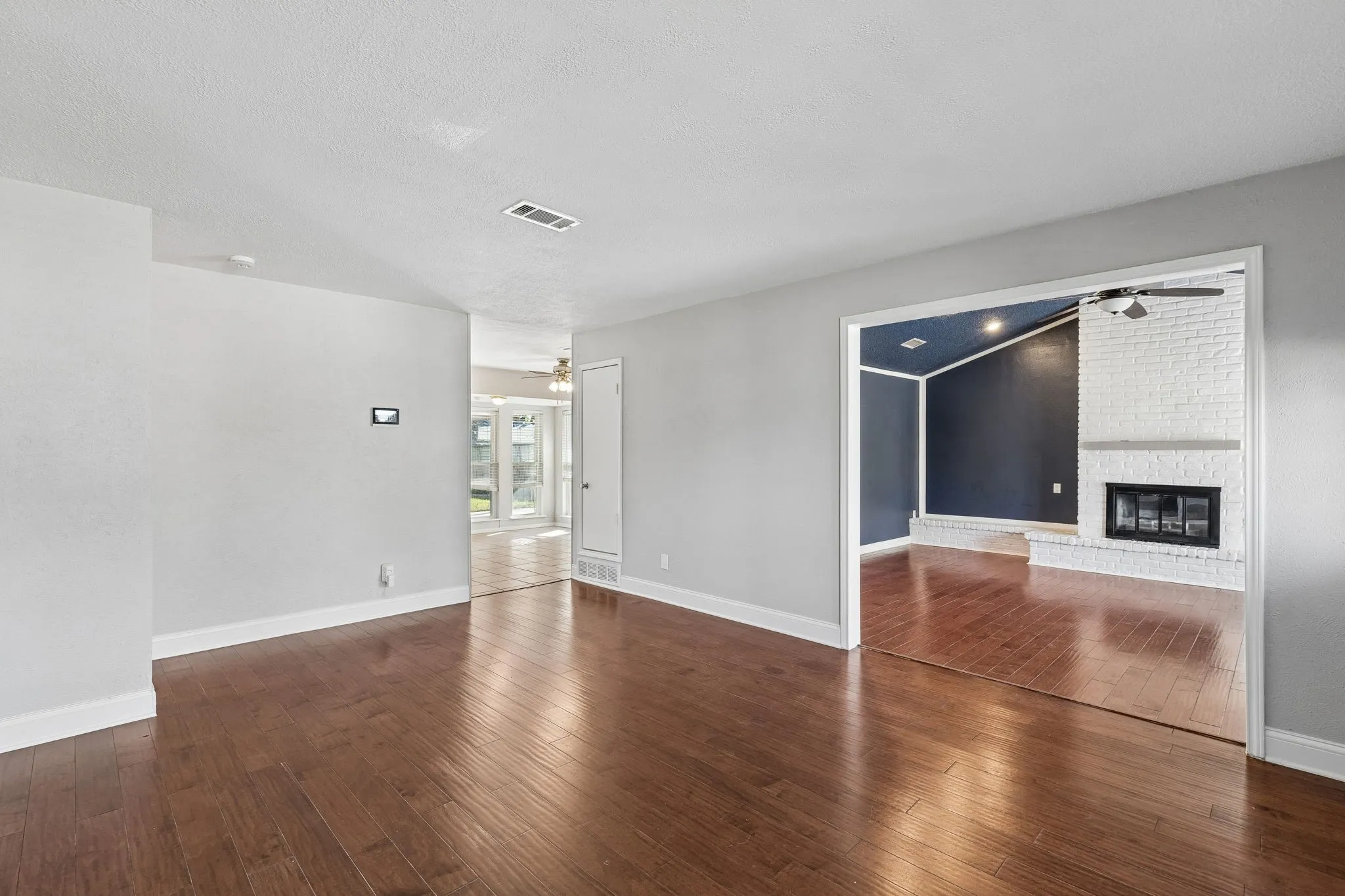 Single Family Residence For Sale in Dallas County , 2016 Meadow Lark, Irving, Texas 75060, 3 Bedrooms, 2 Bathrooms, Garage spaces, 1,555 Sqft, built in 1967, Preowned, Price $314,900, mls#21216308, Real Estate Agent in Irving, Homes For Sale in Dallas county, Homes For Sale in Irving, Realtor in Irving Texas, Real Estate Brokerage Independent Realty Texas, Luminita Cordes Realtor