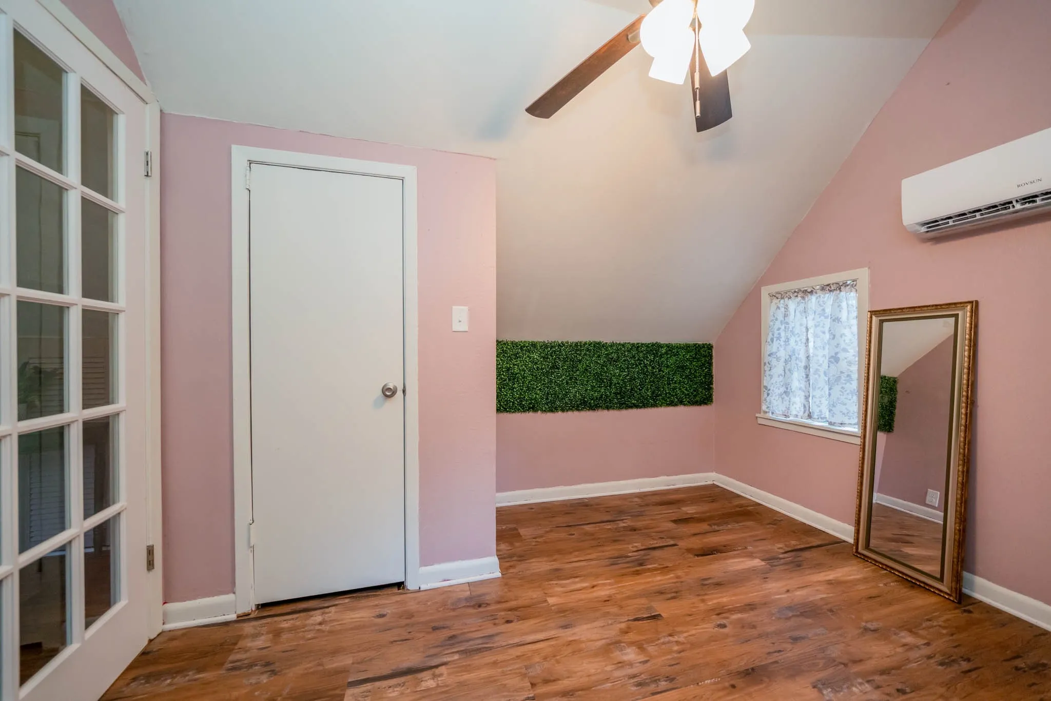 Single Family Residence For Sale in Cherokee County , 141 Cedar Street, Rusk, Texas 75785, 5 Bedroom, 2 Bathroom, 2 Garage spaces, 2,094 Sqft, built in 1960, mls#21218340, Real Estate Agent in Rusk, Homes For Sale in Cherokee county, Homes For Sale in Rusk, Realtor in Rusk Texas, Real Estate Brokerage Independent Realty Texas, Luminita Cordes Realtor