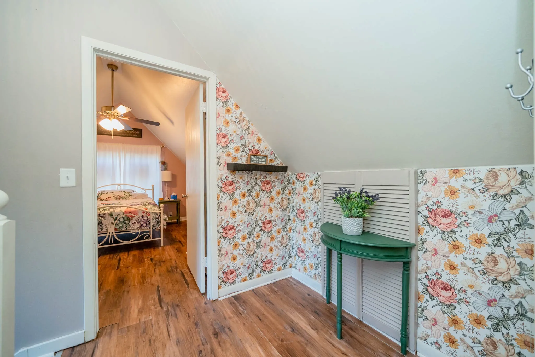 Single Family Residence For Sale in Cherokee County , 141 Cedar Street, Rusk, Texas 75785, 5 Bedroom, 2 Bathroom, 2 Garage spaces, 2,094 Sqft, built in 1960, mls#21218340, Real Estate Agent in Rusk, Homes For Sale in Cherokee county, Homes For Sale in Rusk, Realtor in Rusk Texas, Real Estate Brokerage Independent Realty Texas, Luminita Cordes Realtor