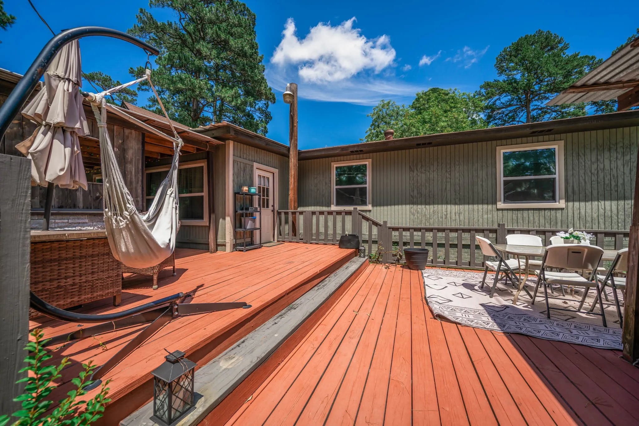 Single Family Residence For Sale in Cherokee County , 141 Cedar Street, Rusk, Texas 75785, 5 Bedroom, 2 Bathroom, 2 Garage spaces, 2,094 Sqft, built in 1960, mls#21218340, Real Estate Agent in Rusk, Homes For Sale in Cherokee county, Homes For Sale in Rusk, Realtor in Rusk Texas, Real Estate Brokerage Independent Realty Texas, Luminita Cordes Realtor